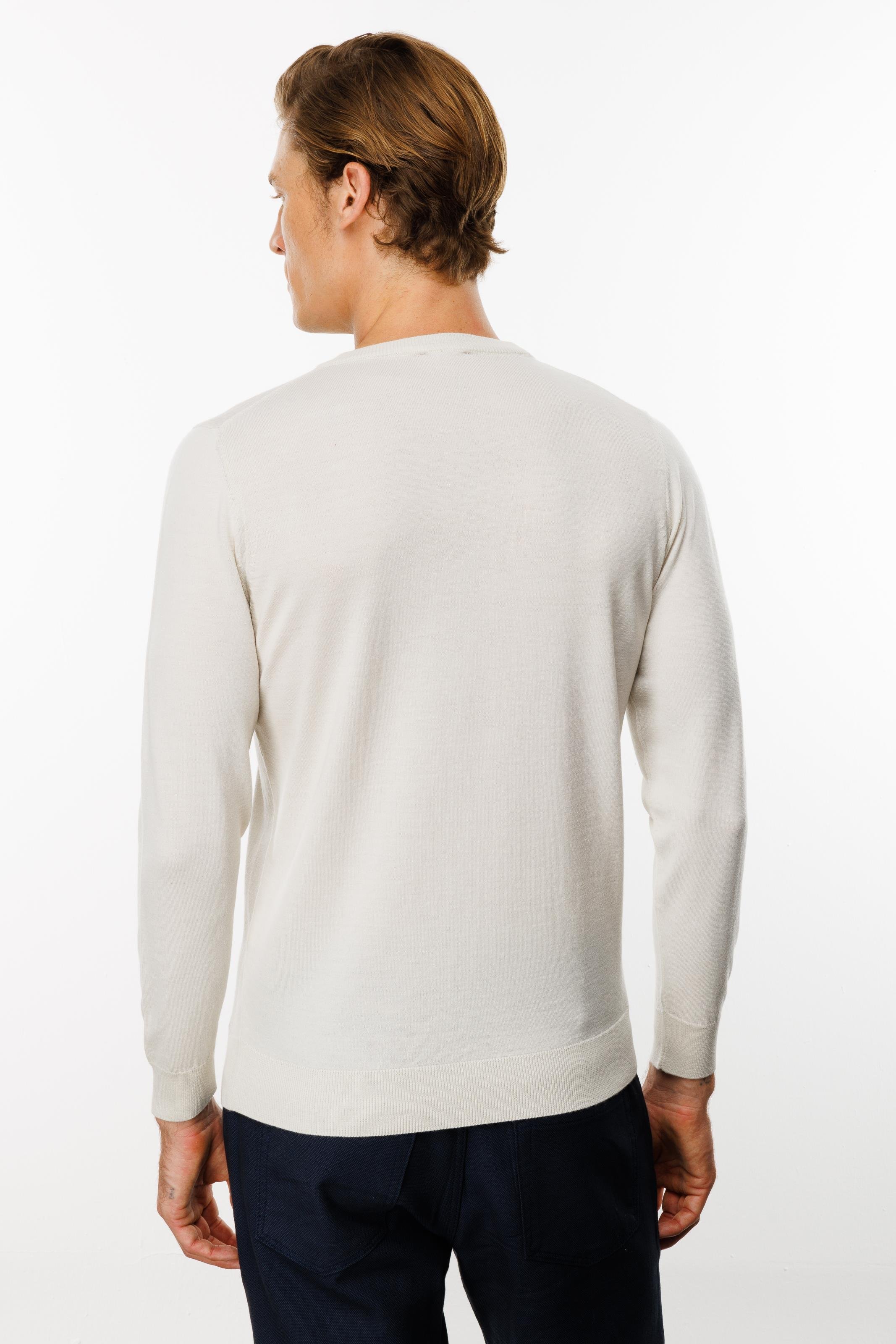 21603Классический трикотаж с круглым вырезом для мужчин Свитер цвета кости