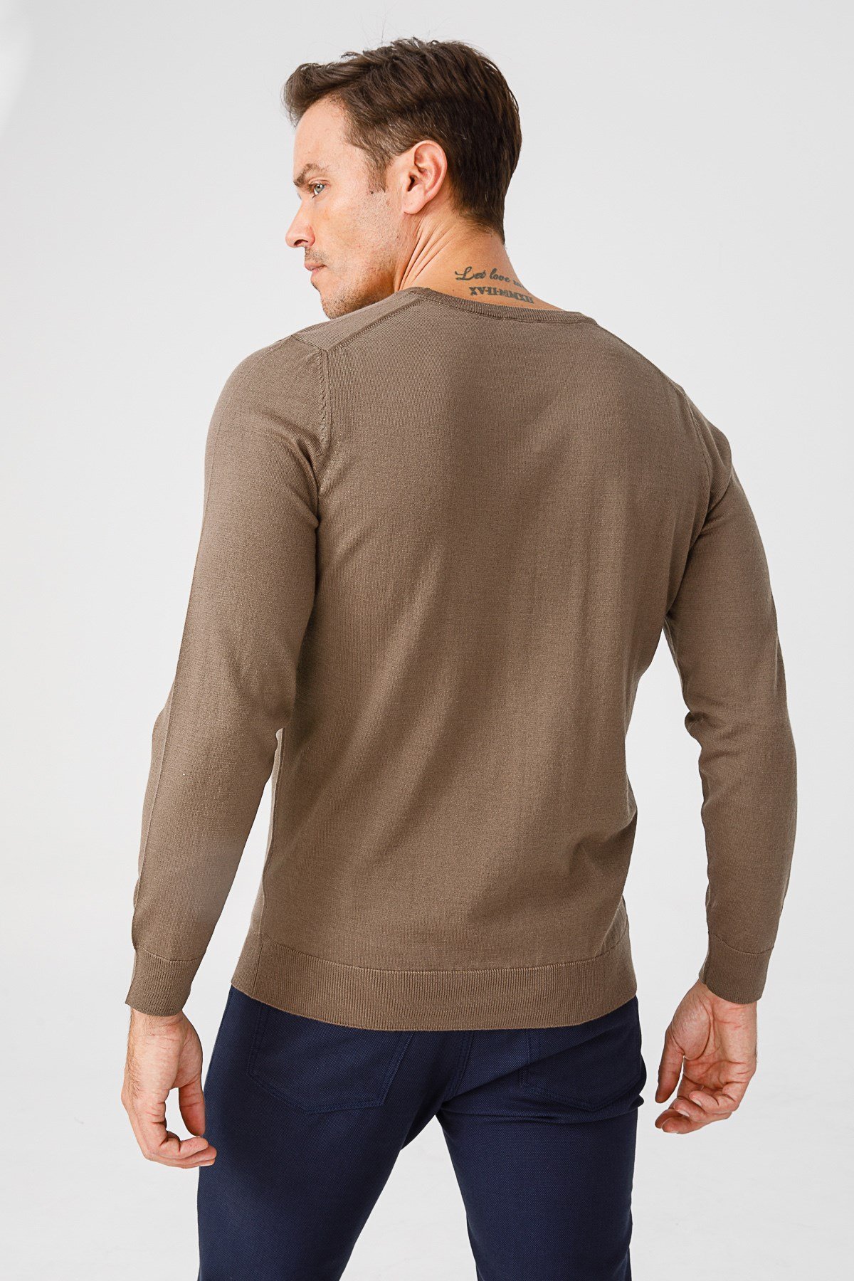 21602Erkek Basıc V Yaka İnce Triko Kazak D.Kahve