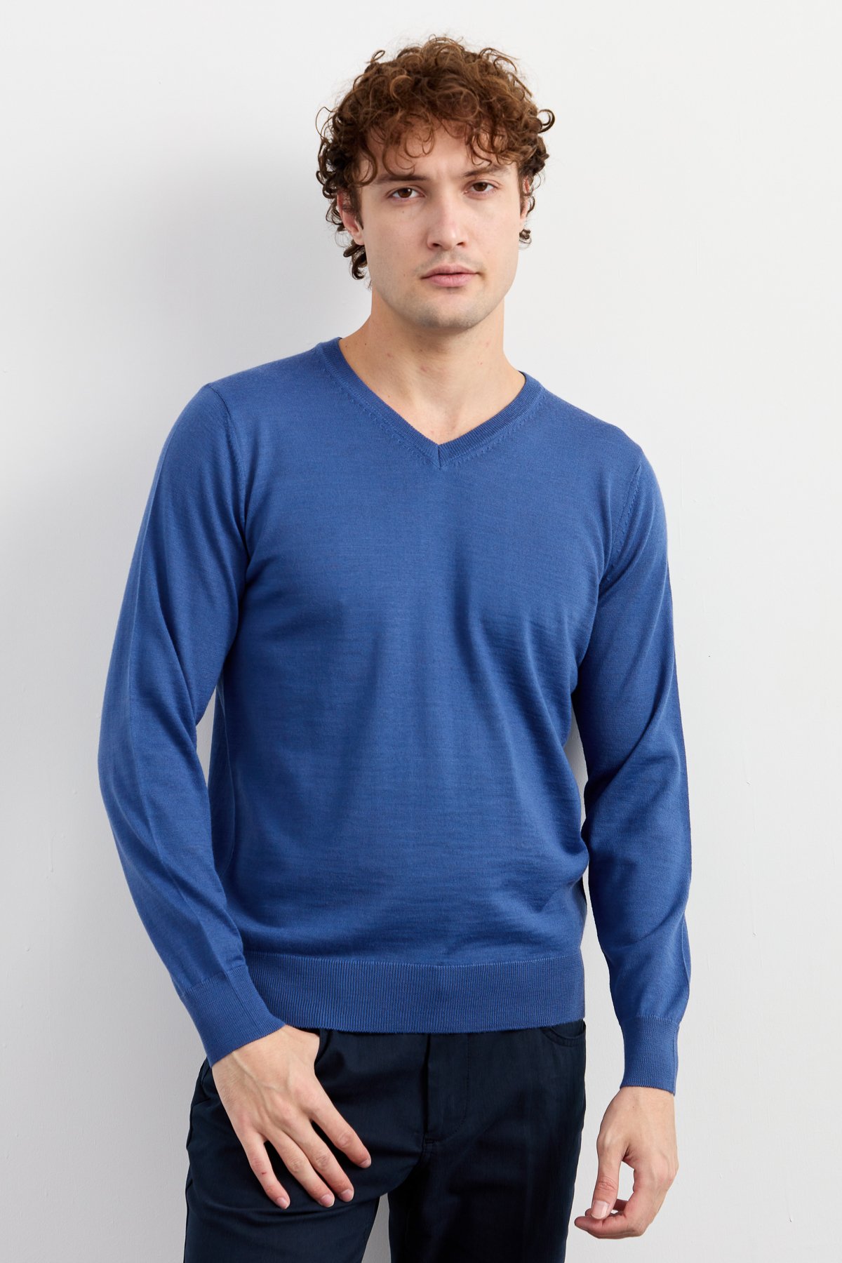 21602Erkek Basic V Yaka İnce Triko Kazak İndigo