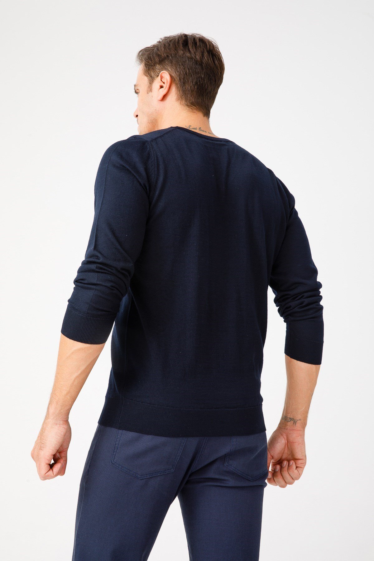 21602Erkek Basic V Yaka İnce Triko Kazak K.Lacivert