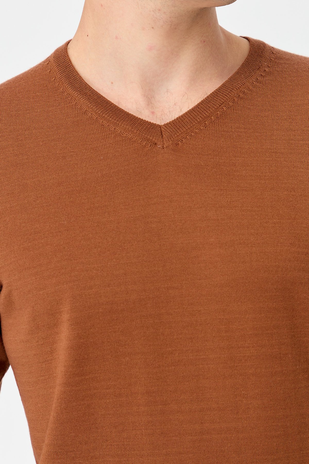 21602Erkek Basic V Yaka İnce Triko Kazak K.taba