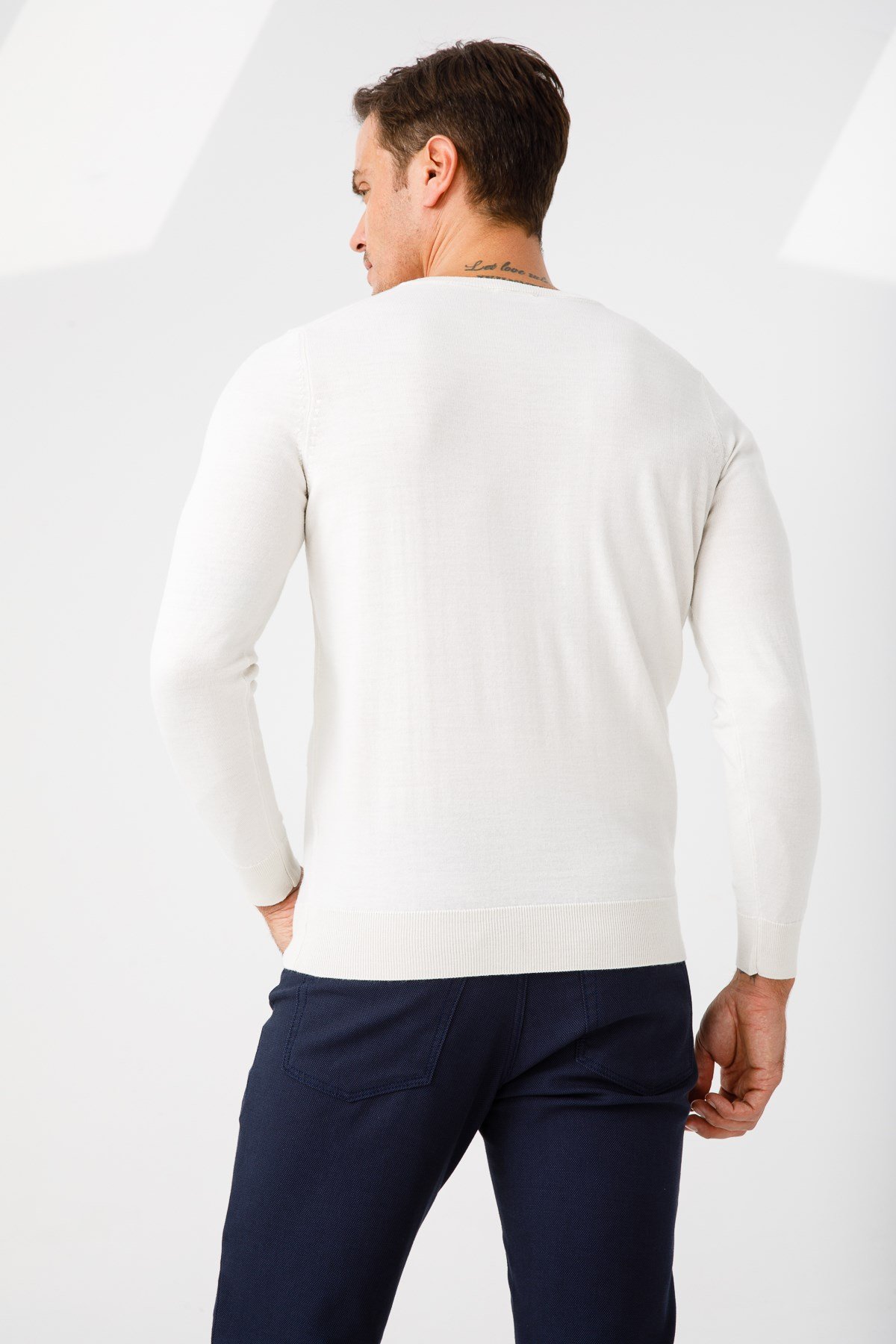 21602Erkek Basıc V Yaka İnce Triko Kazak Kemik