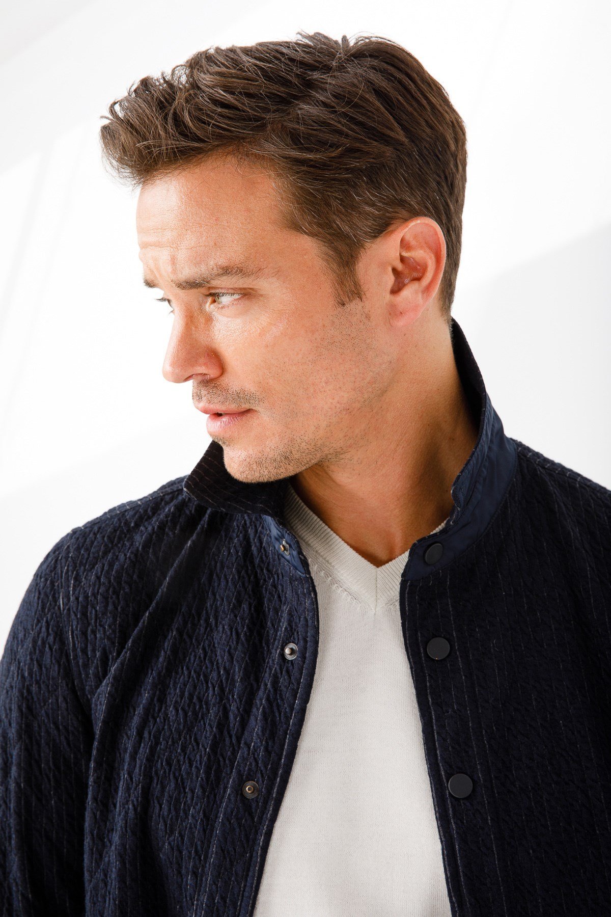 21602Erkek Basıc V Yaka İnce Triko Kazak Kemik