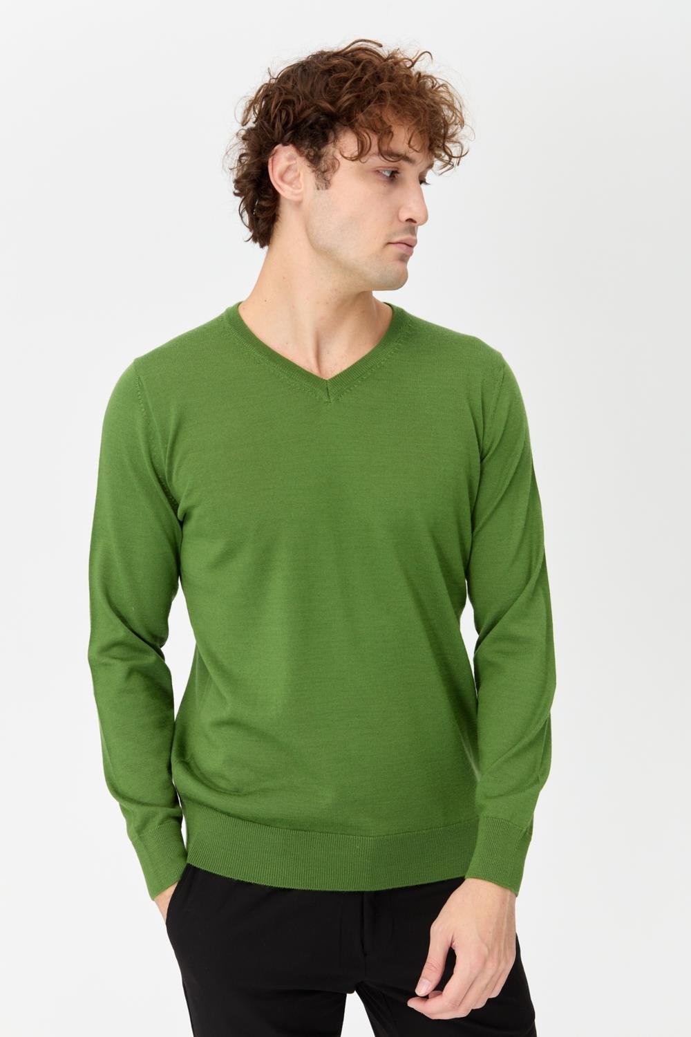 21602Erkek Basic V Yaka İnce Triko Kazak K.Yosun