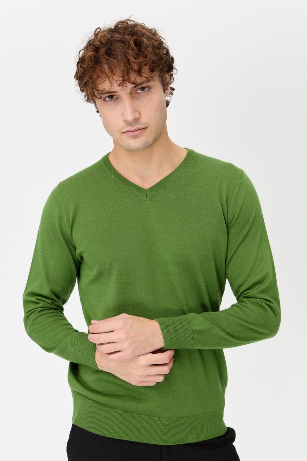 21602Erkek Basic V Yaka İnce Triko Kazak K.Yosun