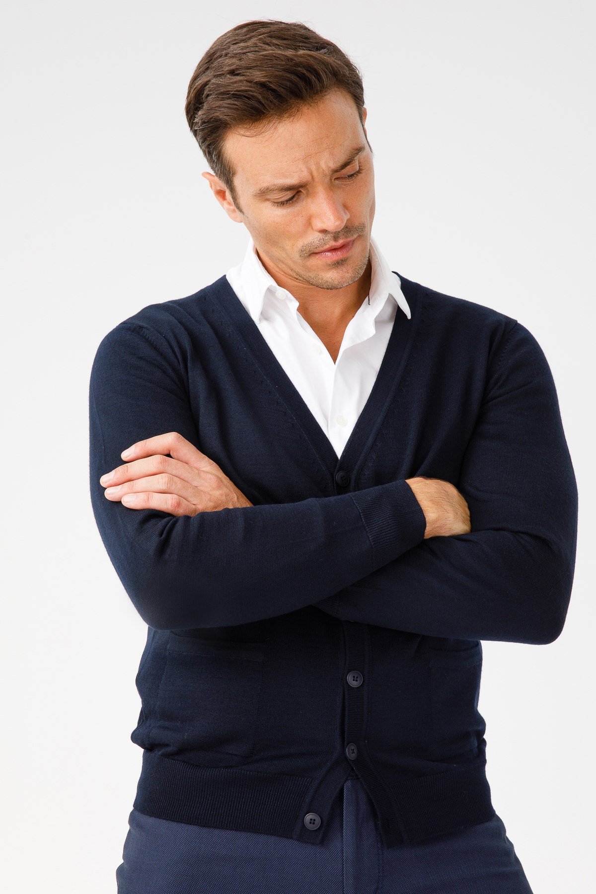 21605Erkek Basıc V Yaka Önü Düğmeli İnce Triko Ceket K.Lacivert