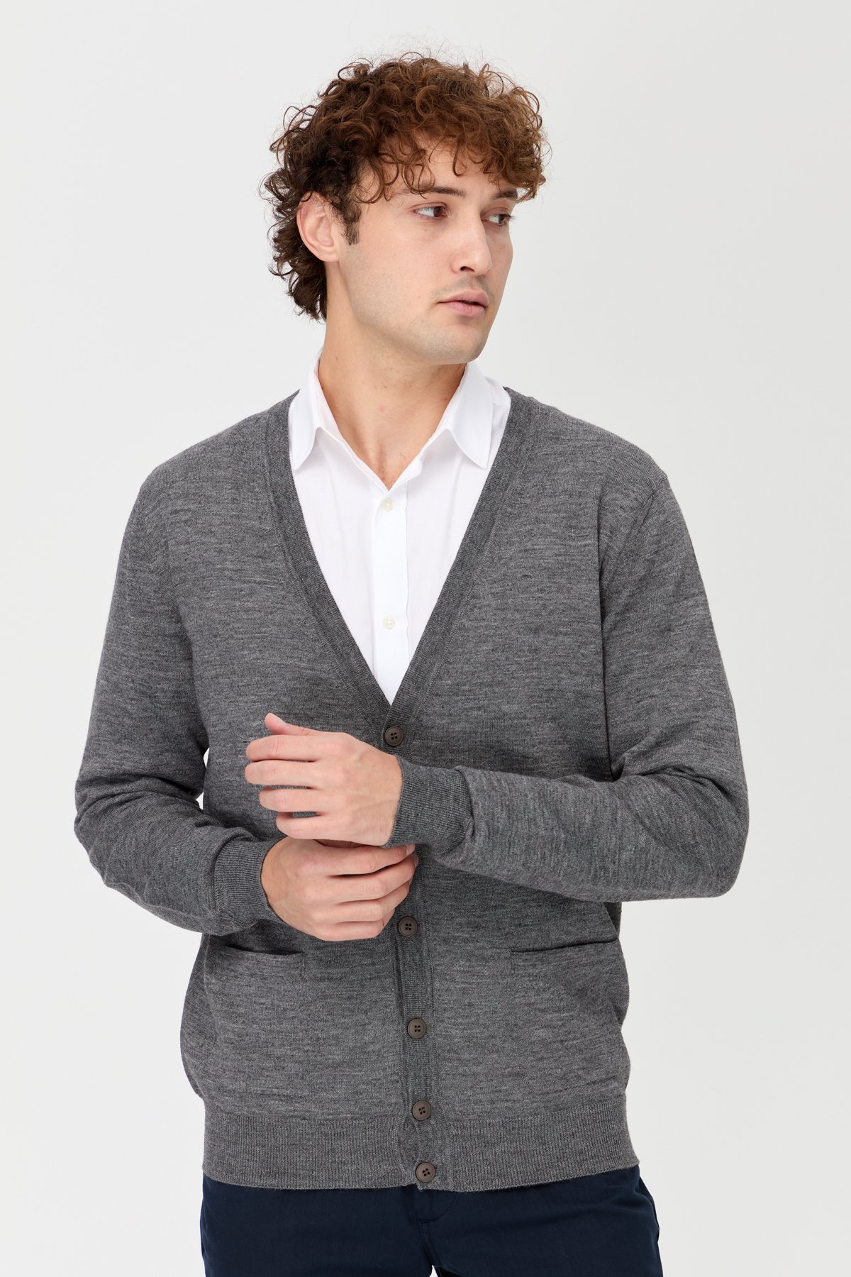 22605Erkek Basic V Yaka Önü Düğmeli İnce Triko O.Füme