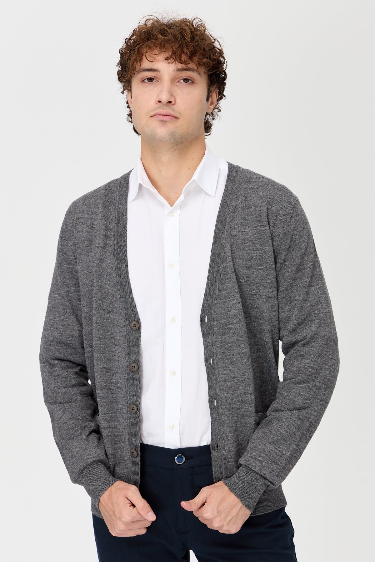 22605Erkek Basic V Yaka Önü Düğmeli İnce Triko O.Füme