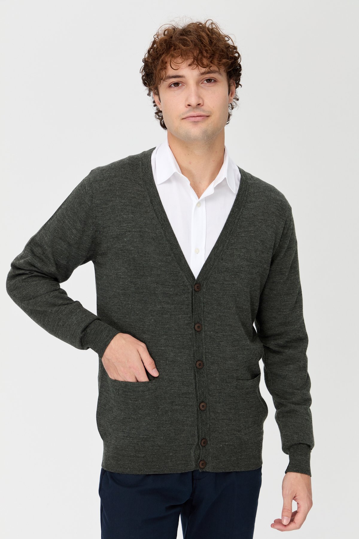 22605Erkek Basic V Yaka Önü Düğmeli İnce Triko K.Füme