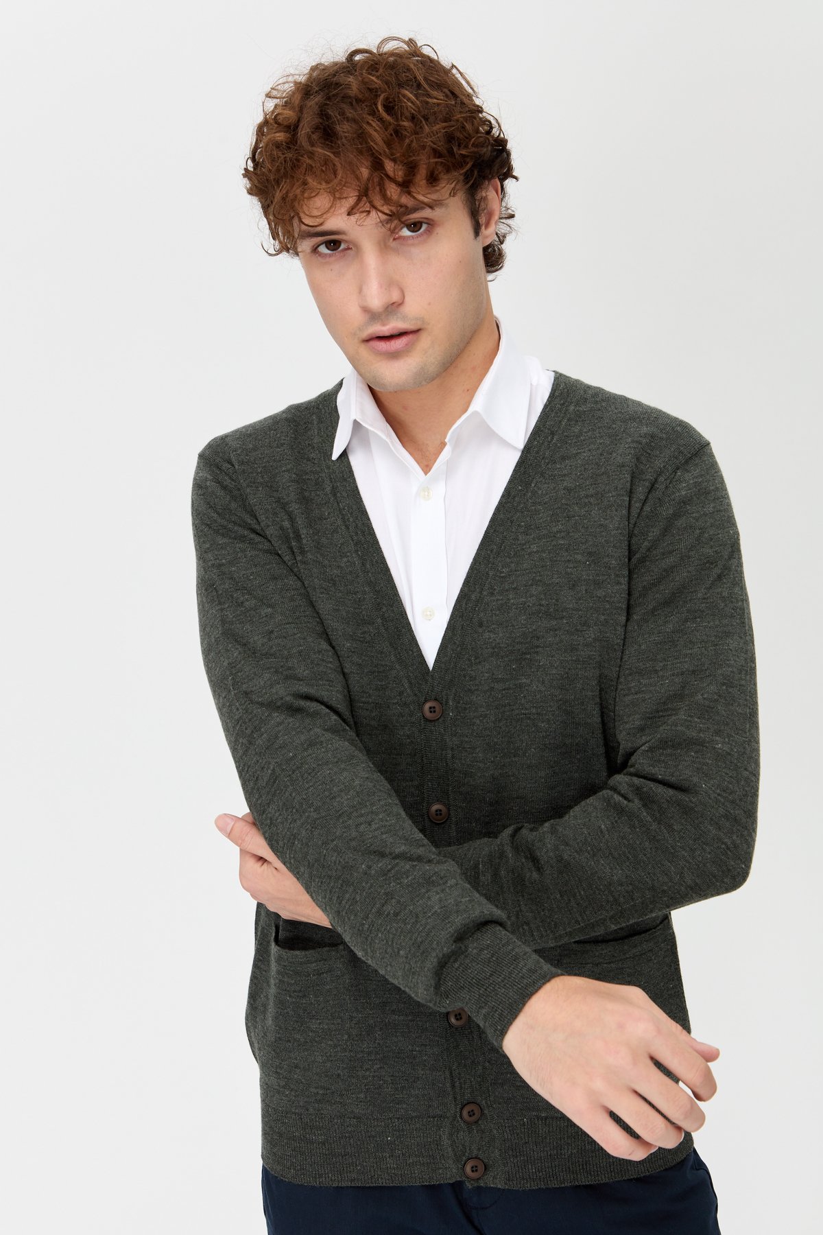 22605Erkek Basic V Yaka Önü Düğmeli İnce Triko K.Füme