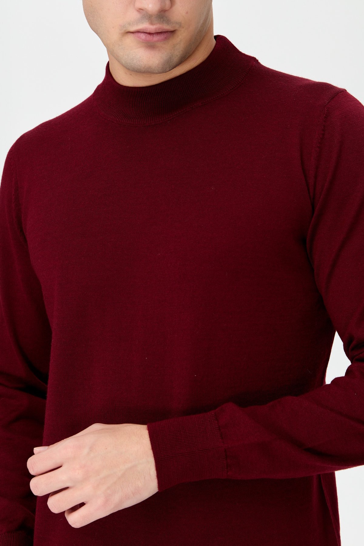 21604Мужской базовый свитер с имитацией водолазки бордовый 