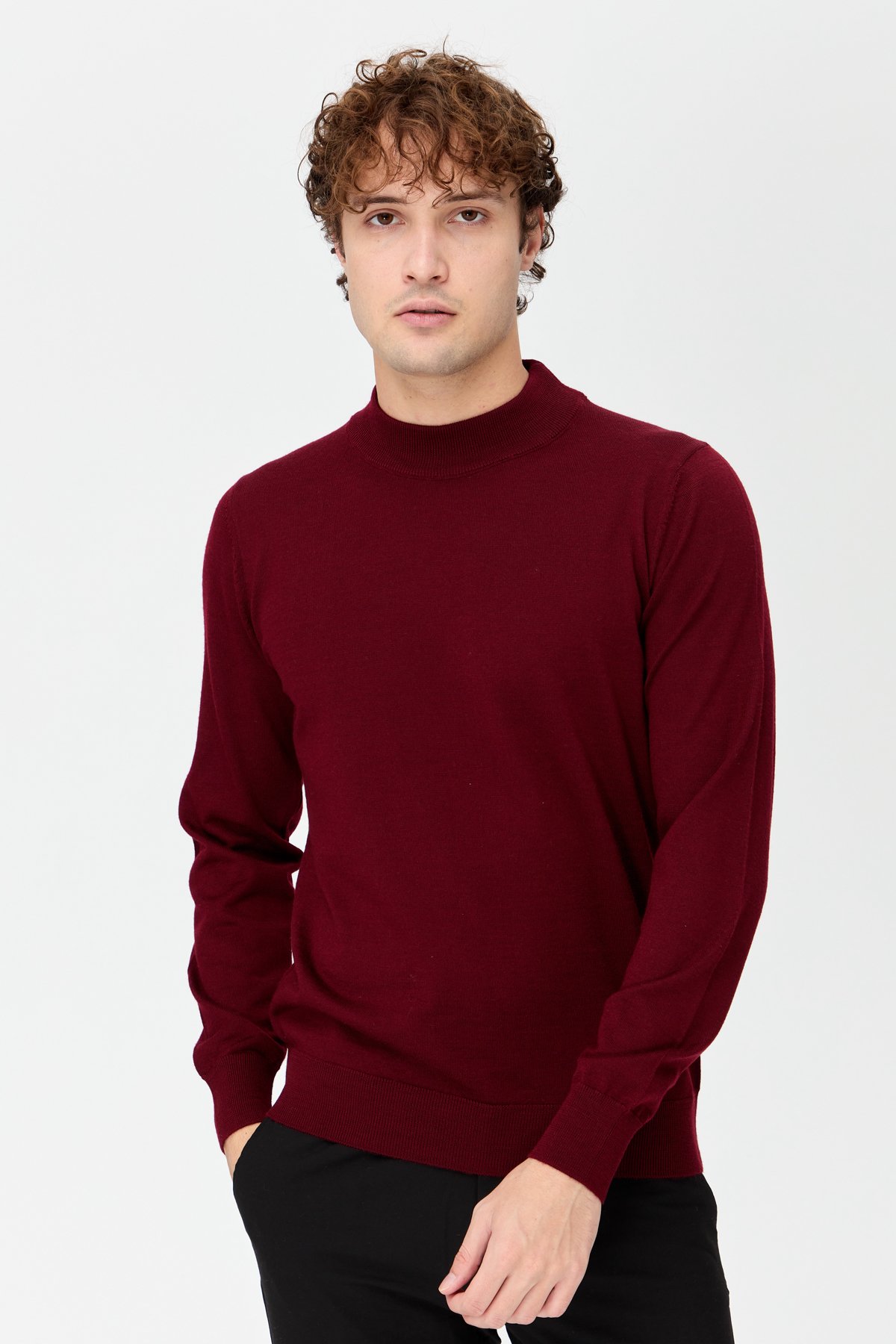 21604Мужской базовый свитер с имитацией водолазки бордовый 