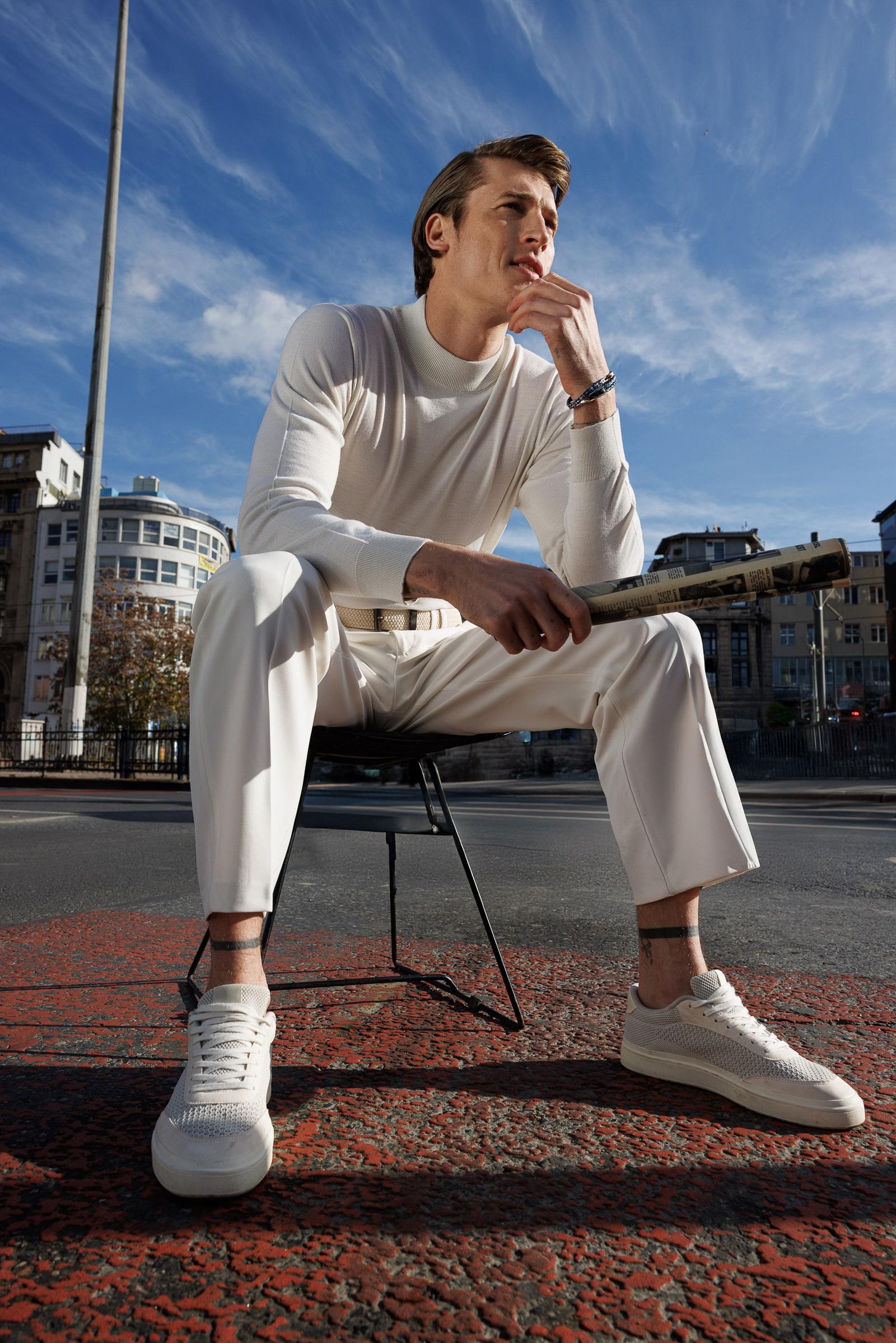 21604Мужской Базовый свитер с имитацией Водолазки цвета Кости