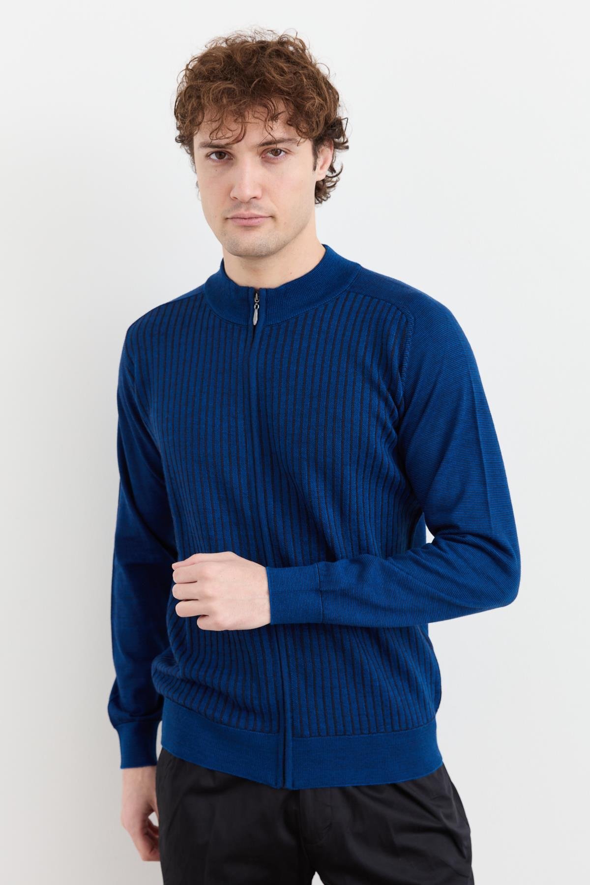 21503Пальто мужское из шерстяного трикотажа синее