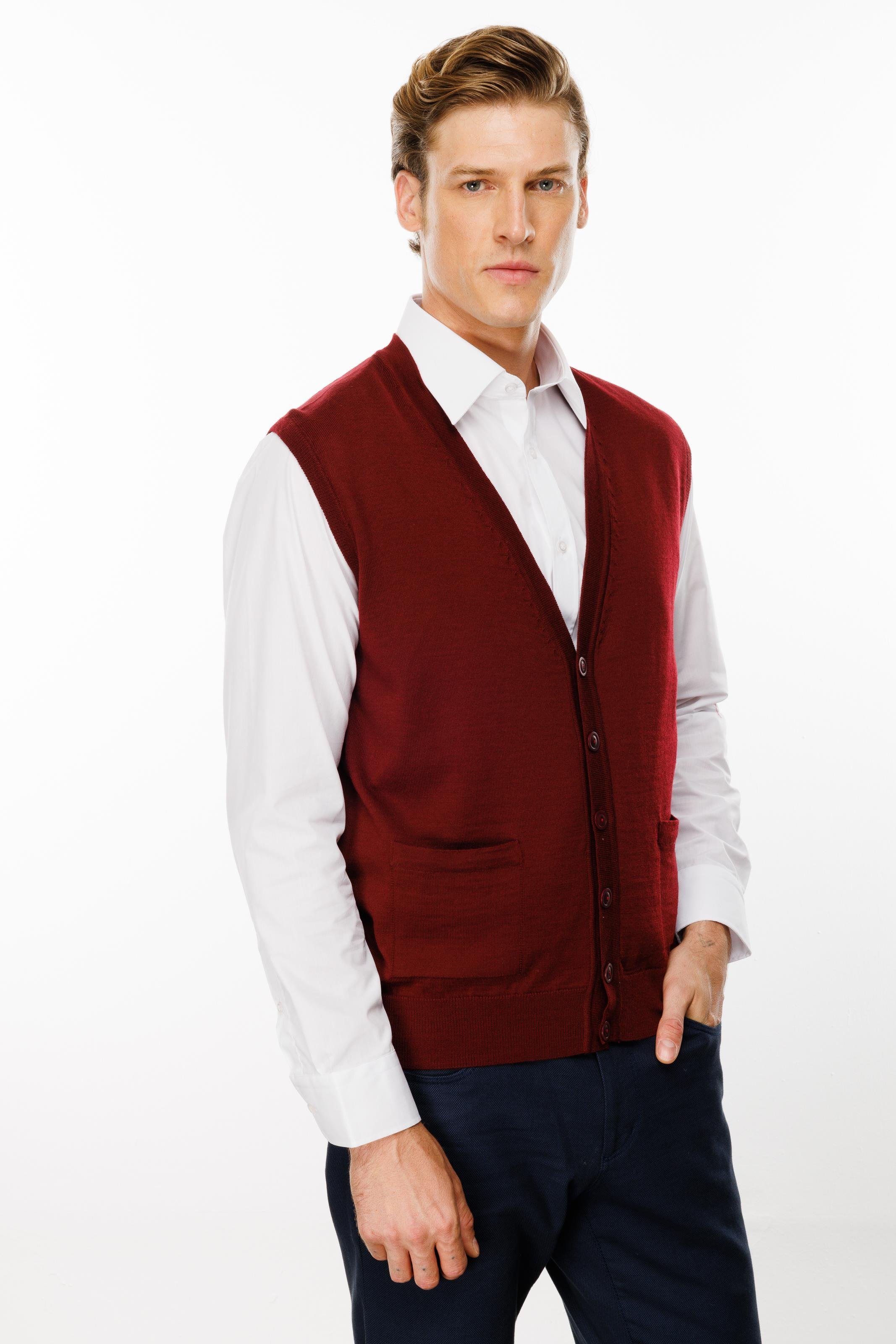 22606Мужской трикотажный жилет цвета сливы