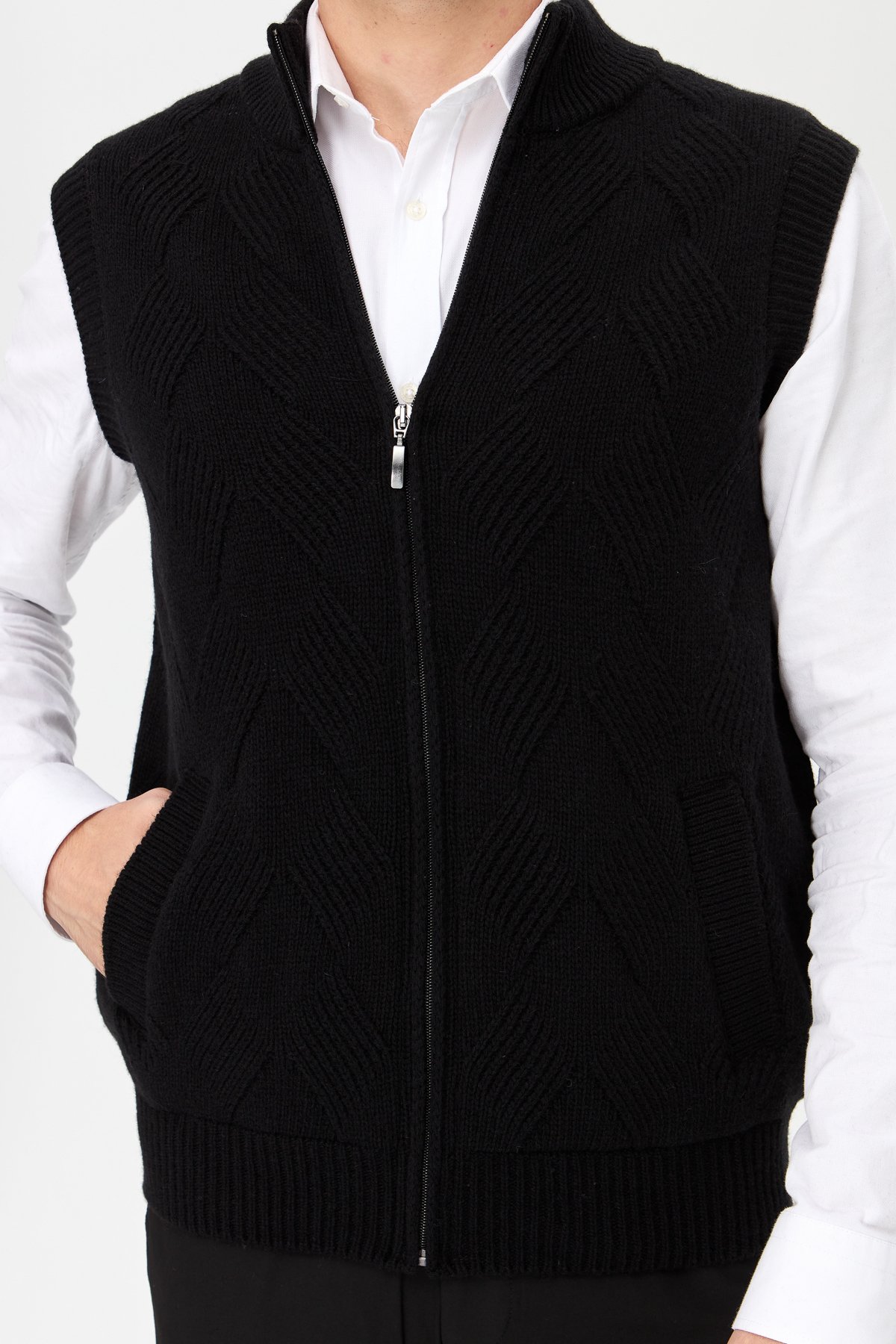 23542Erkek Dik Yaka Baklava Desenli Yün Yelek Siyah