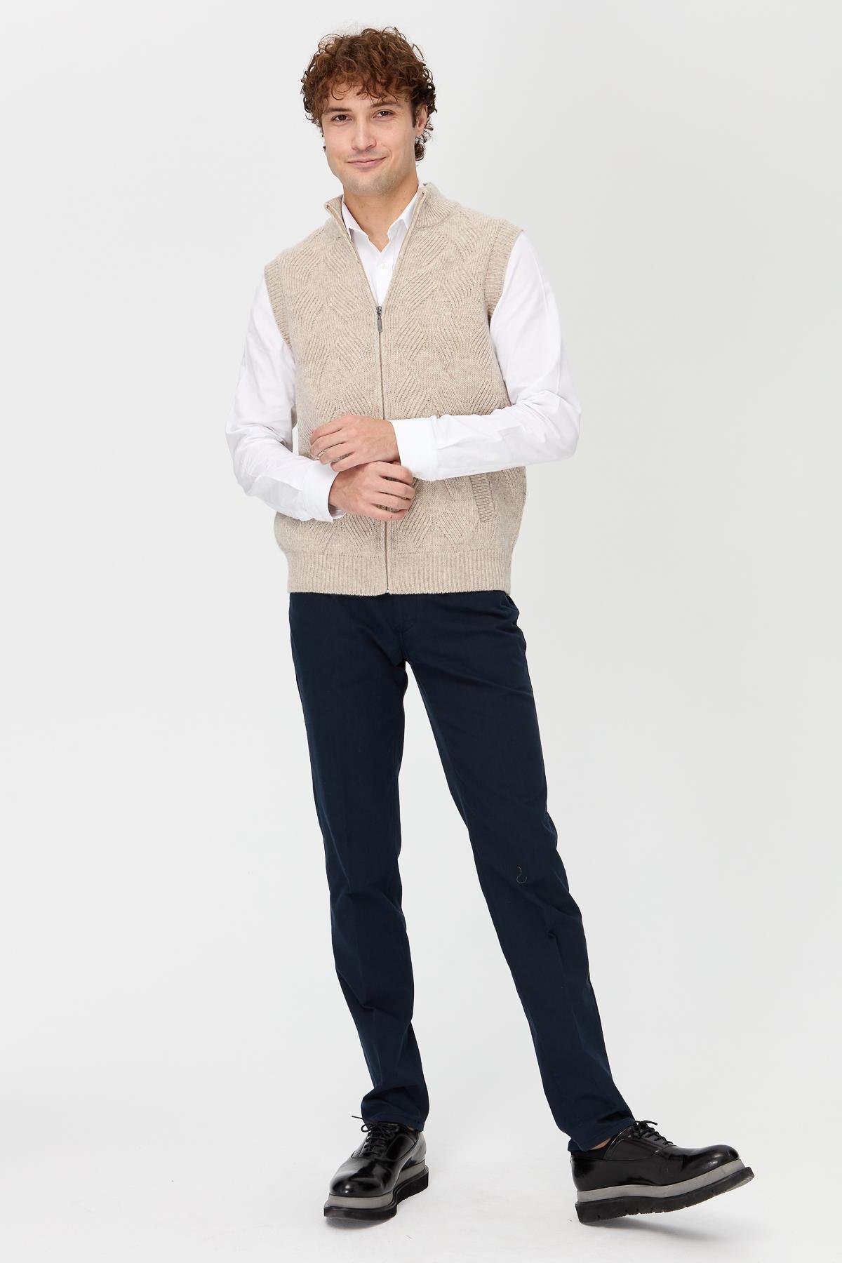 23542Erkek Dik Yaka Baklava Desenli Yün Yelek V.Bej