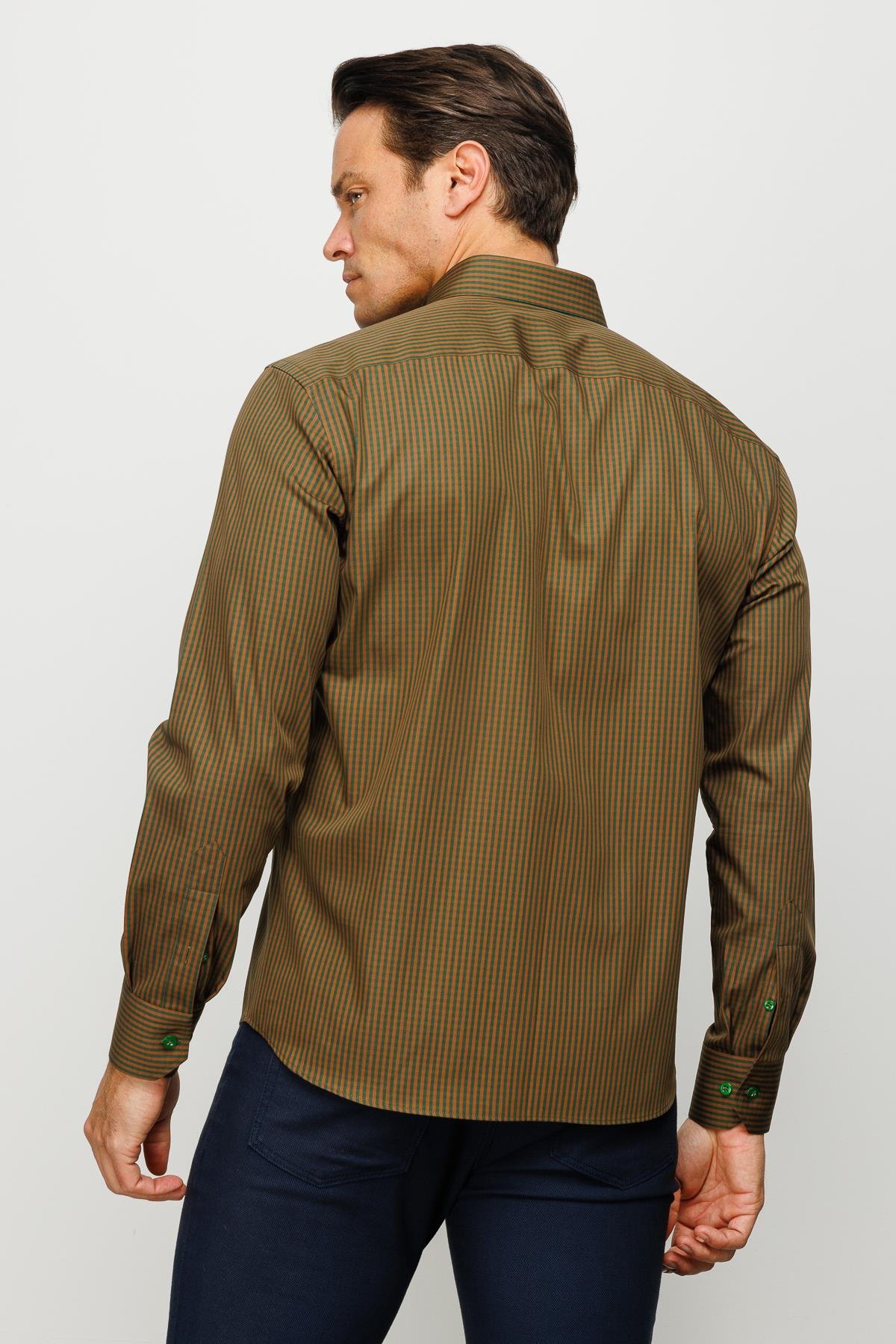 23931Erkek Düğmeli Yaka Cepli %100 Pamuk Çizgi Desenli Regular Orta Kesim Gömlek Taba