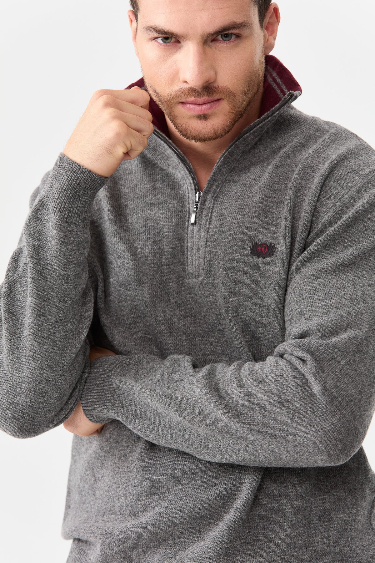 22570Erkek Fermuarlı Yaka Klasik Yün Kazak Füme