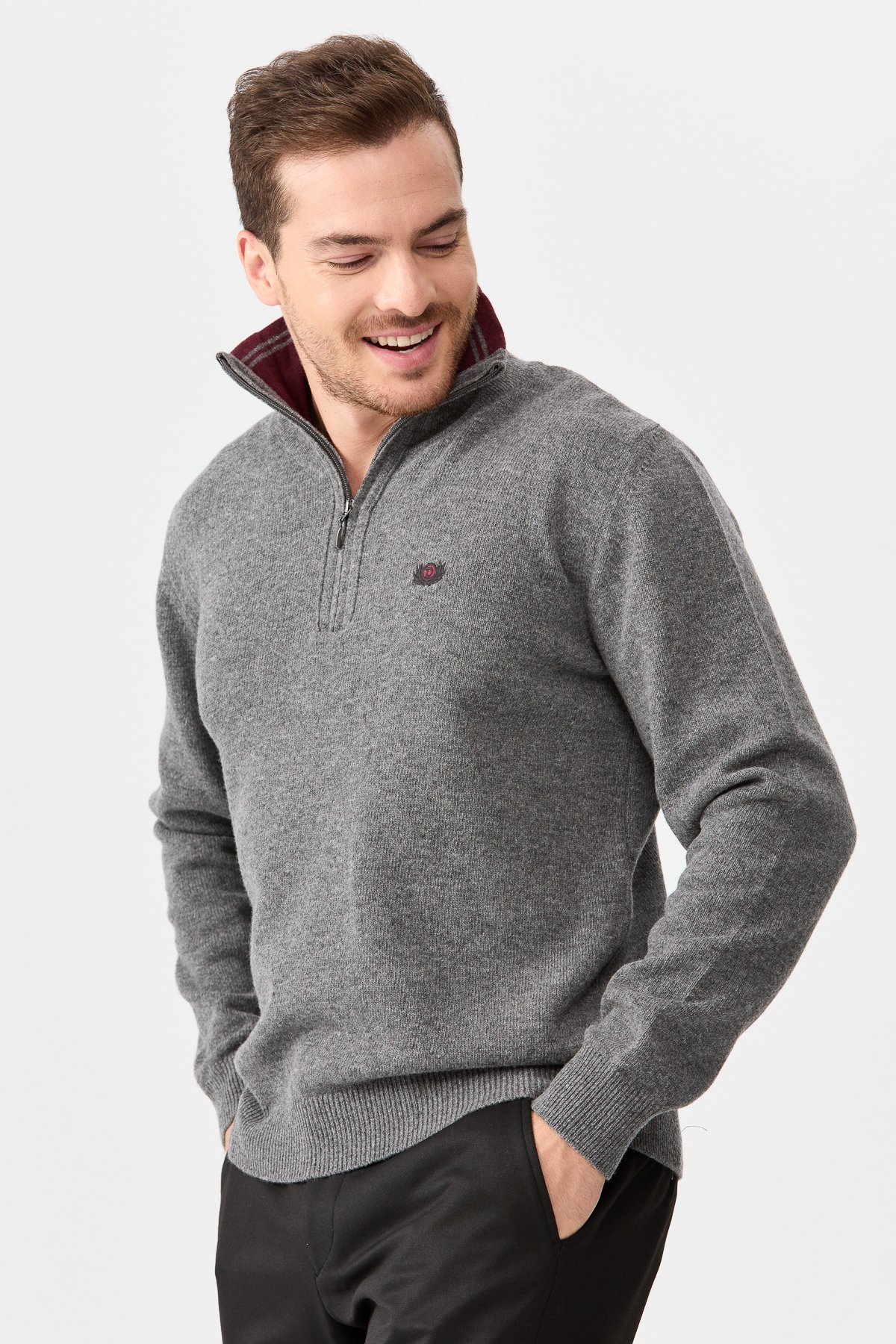 22570Erkek Fermuarlı Yaka Klasik Yün Kazak Füme