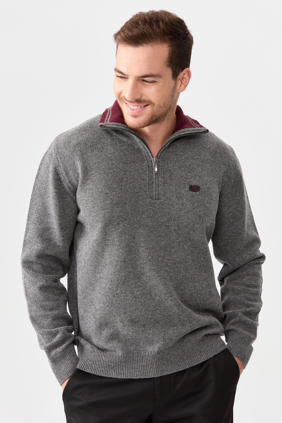 22570Erkek Fermuarlı Yaka Klasik Yün Kazak Füme