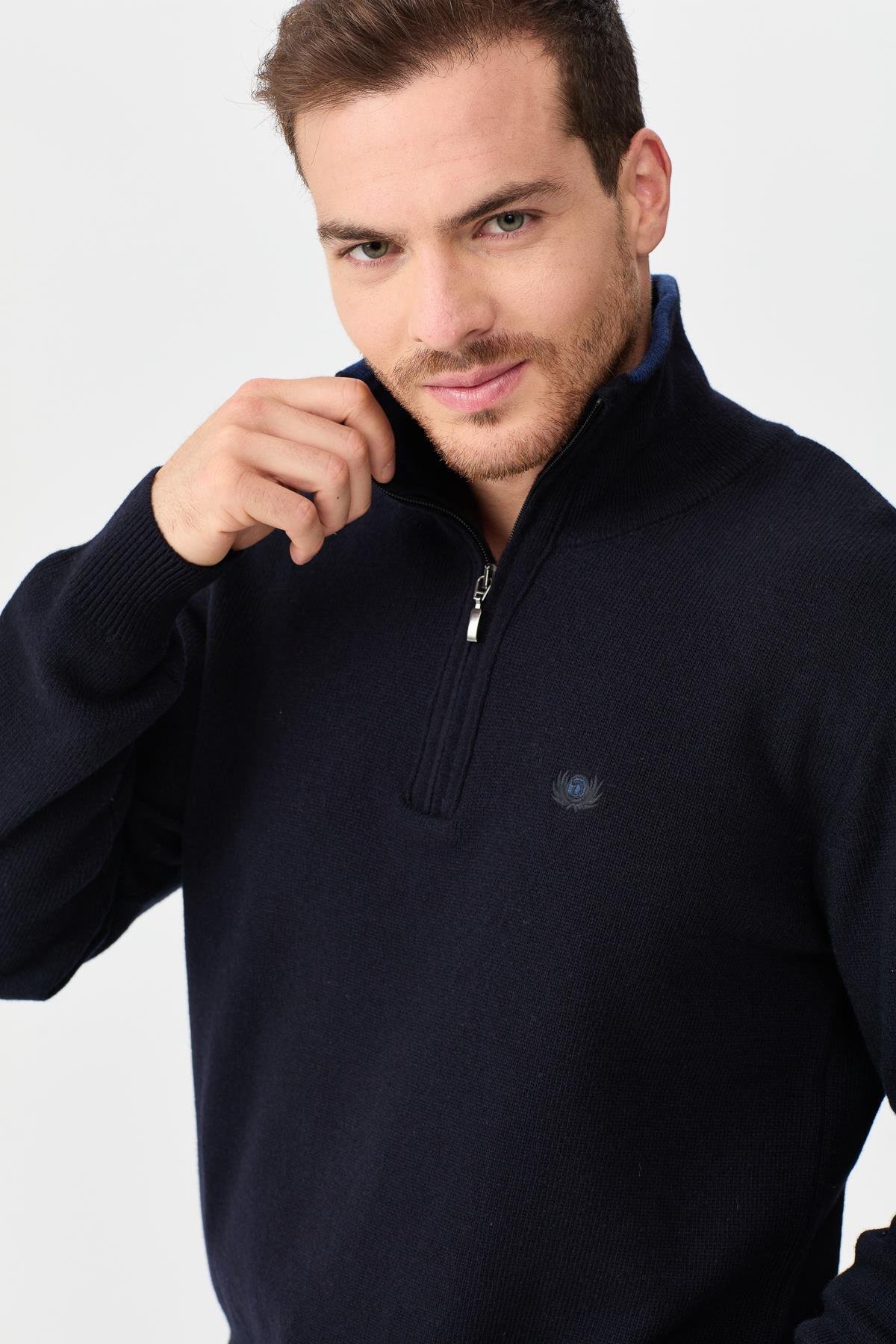 22570Erkek Fermuarlı Yaka Klasik Yün Kazak Y.A Lacivert