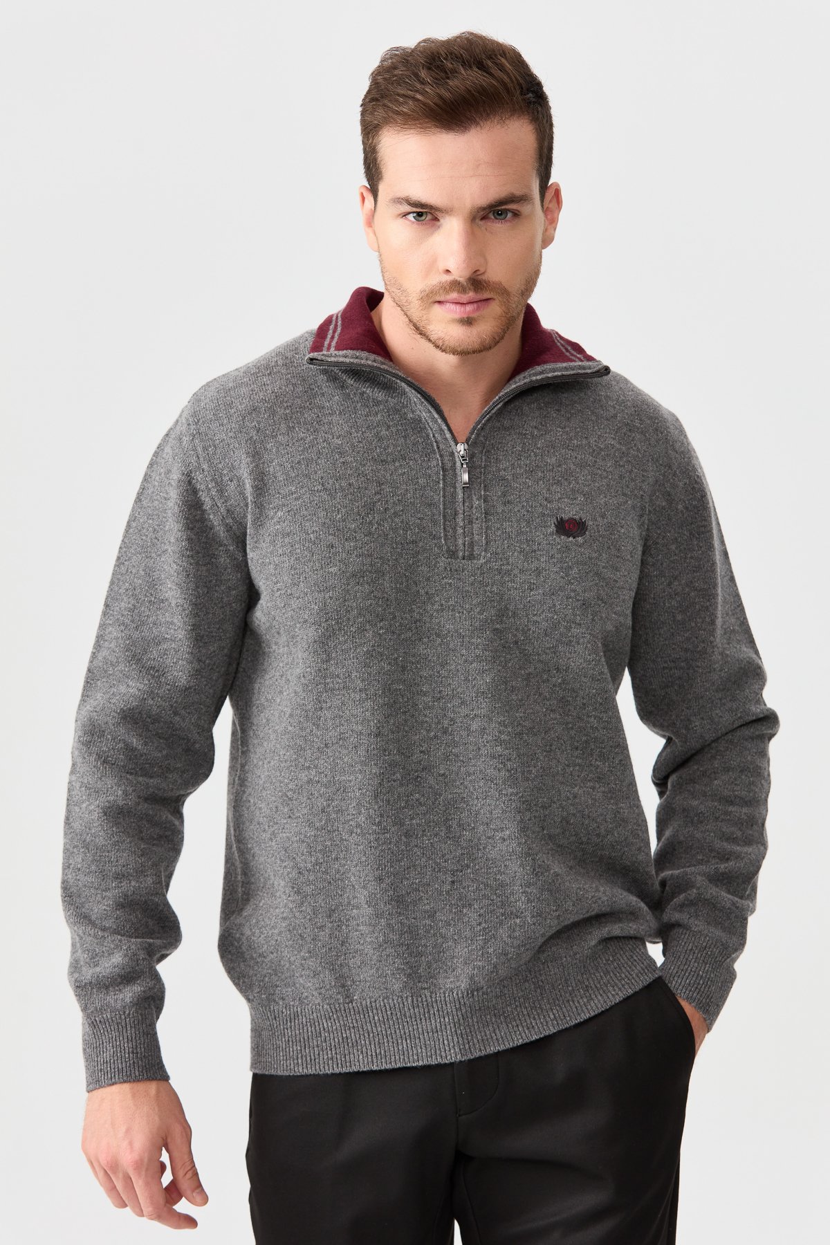 22570Erkek Fermuarlı Yaka Klasik Yün Kazak Füme