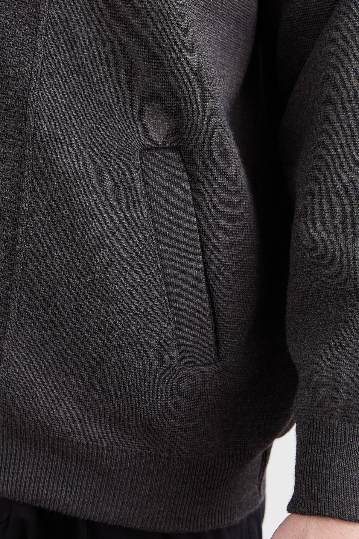 23561Erkek Hakim Yaka Çelik Örgü Astarlı Yün Mont Gri