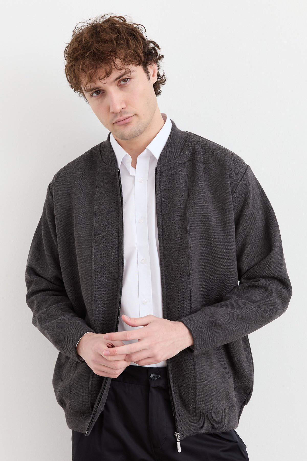 23561Erkek Hakim Yaka Çelik Örgü Astarlı Yün Mont Gri