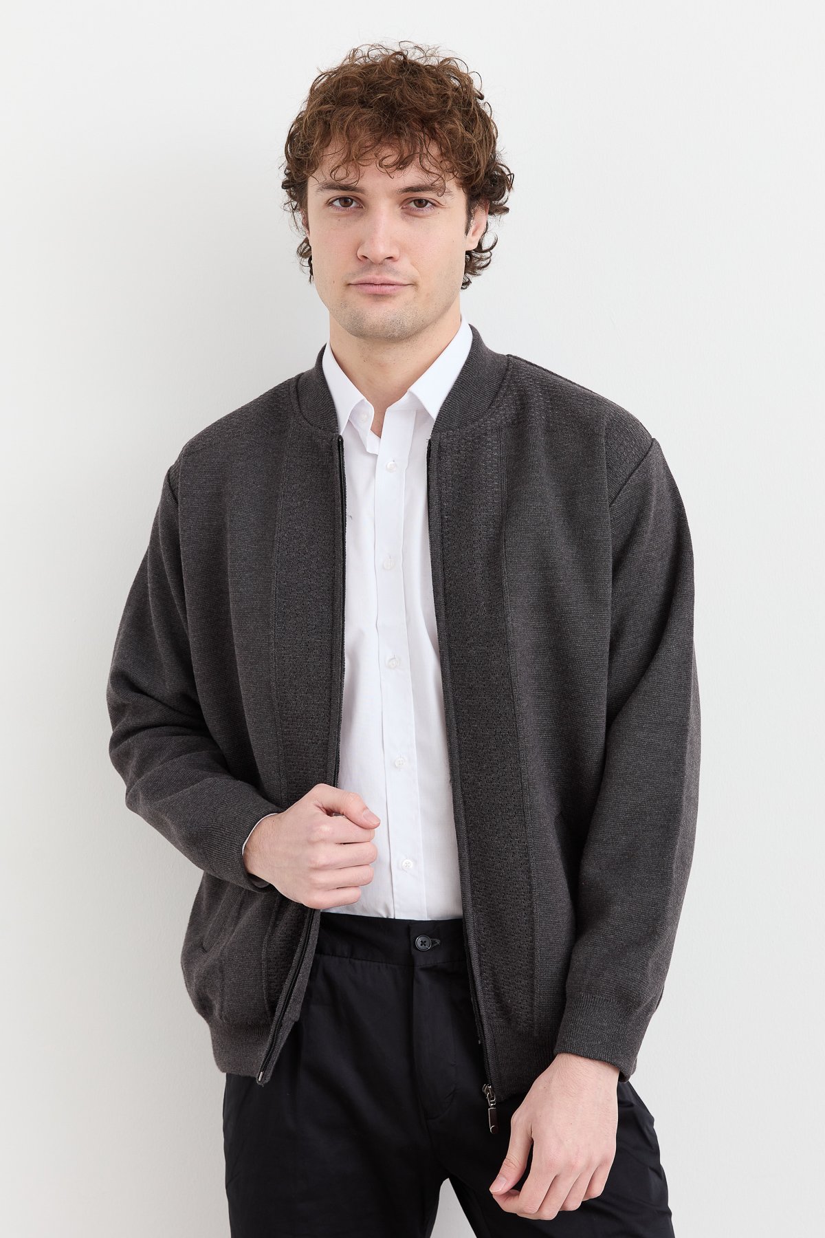 23561Erkek Hakim Yaka Çelik Örgü Astarlı Yün Mont Gri