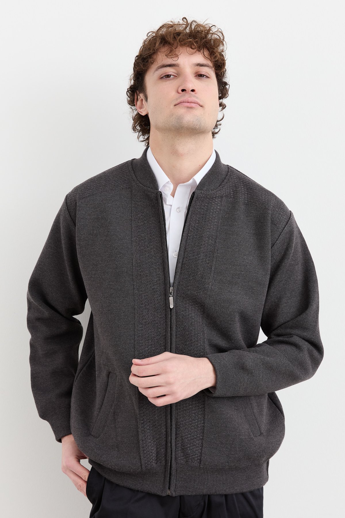 23561Erkek Hakim Yaka Çelik Örgü Astarlı Yün Mont Gri