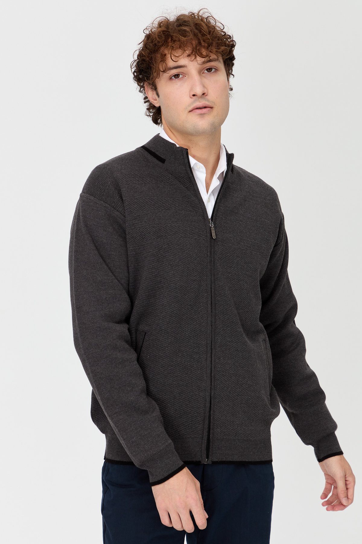 23558Erkek Hakim Yaka Çelik Örgü Yün Triko Mont K.Gri