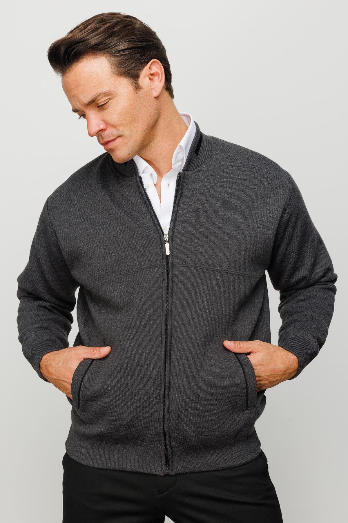 23557Мужская шерстяная трикотажная куртка с воротником стойкой серая