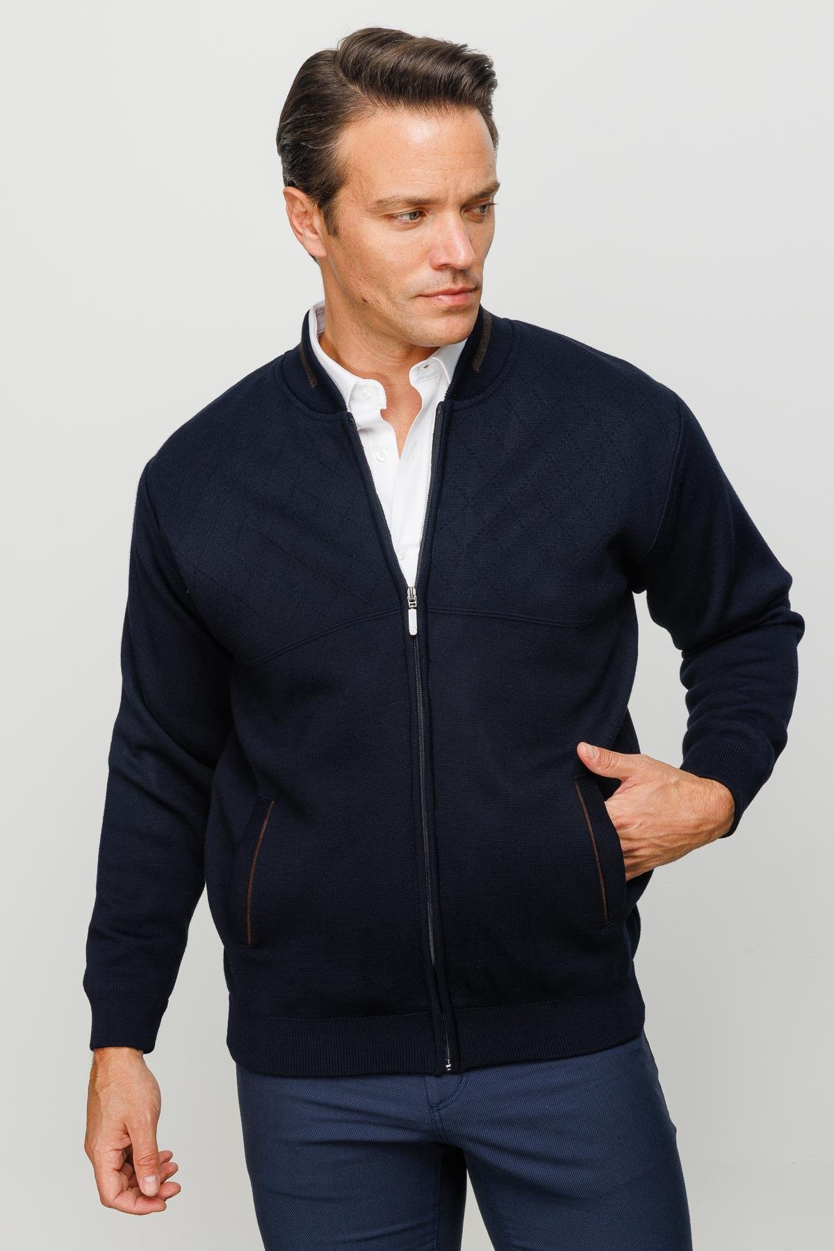 23557Мужская шерстяная трикотажная куртка с воротником стойкой темно синяя