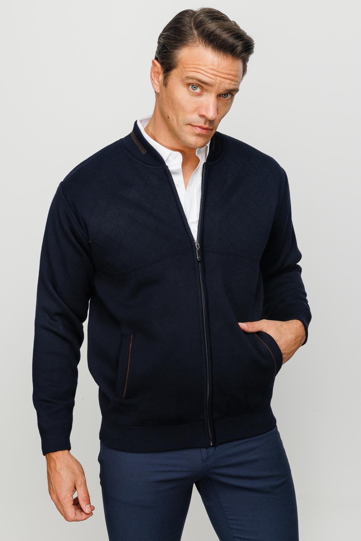 23557Мужская шерстяная трикотажная куртка с воротником стойкой темно синяя