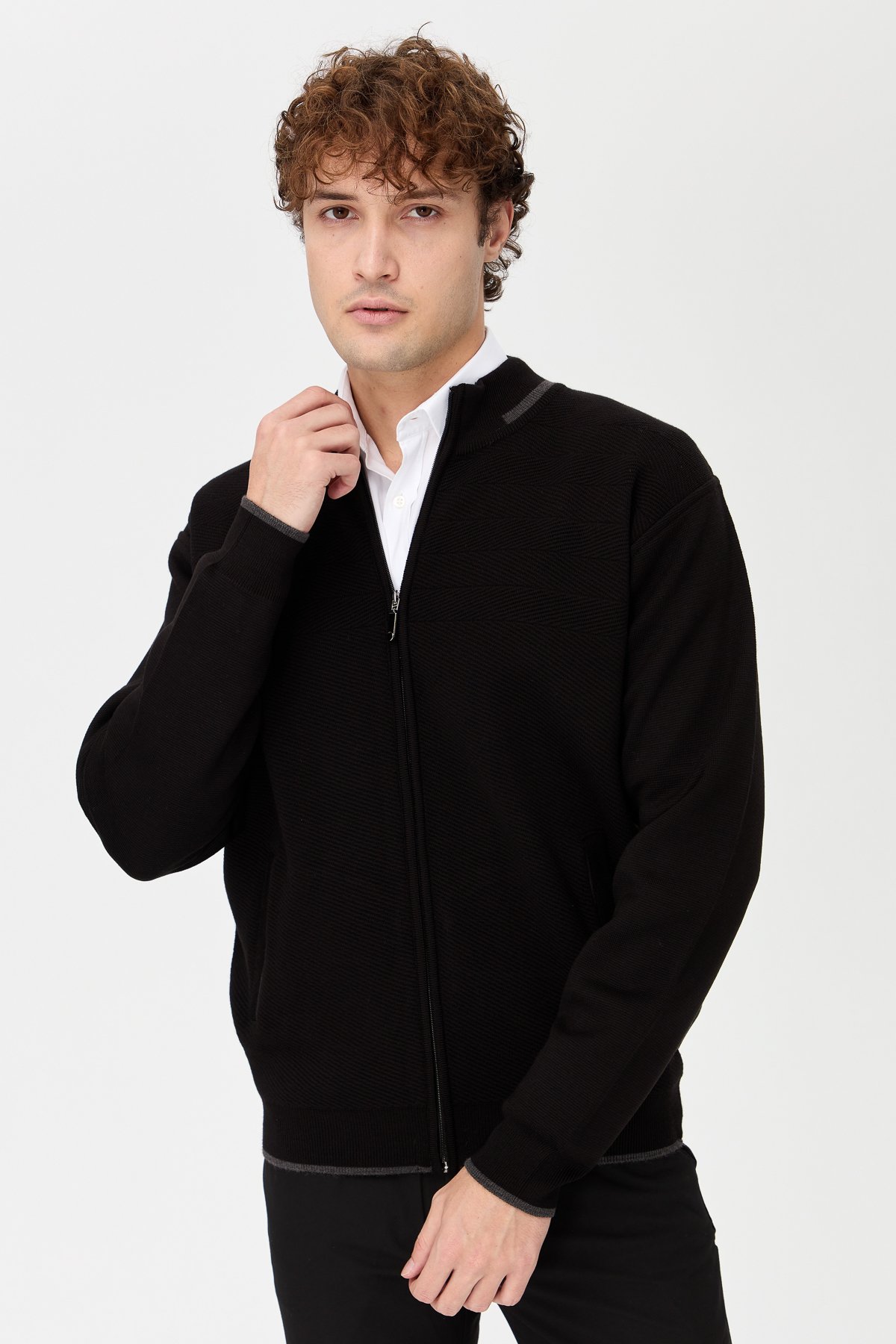 23558Erkek Hakim Yaka Çelik Örgü Yün Triko Mont Siyah