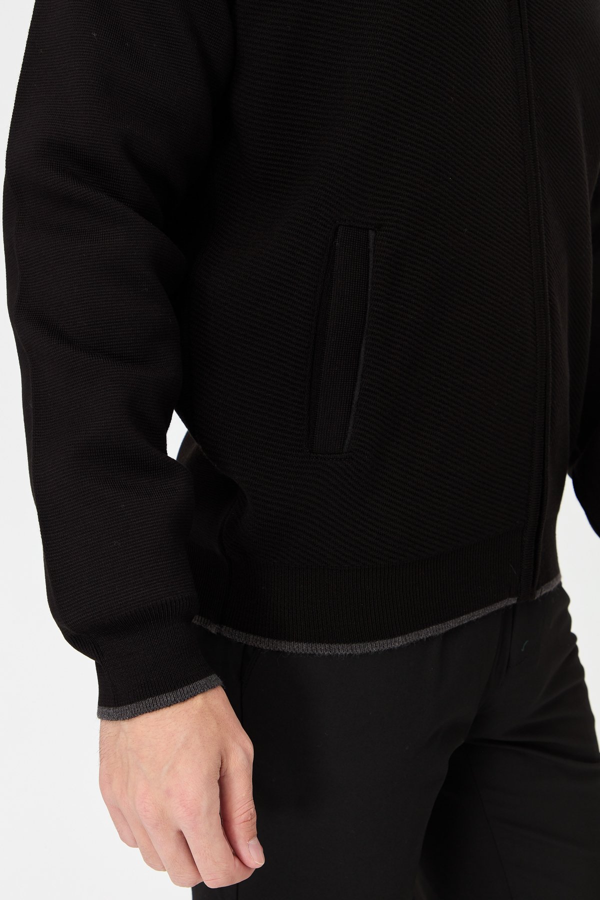 23558Erkek Hakim Yaka Çelik Örgü Yün Triko Mont Siyah