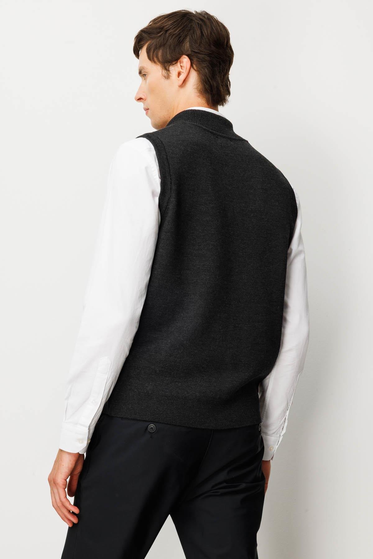 22529Erkek Hakim Yaka Çelik Örgü Yün Yelek K.Füme