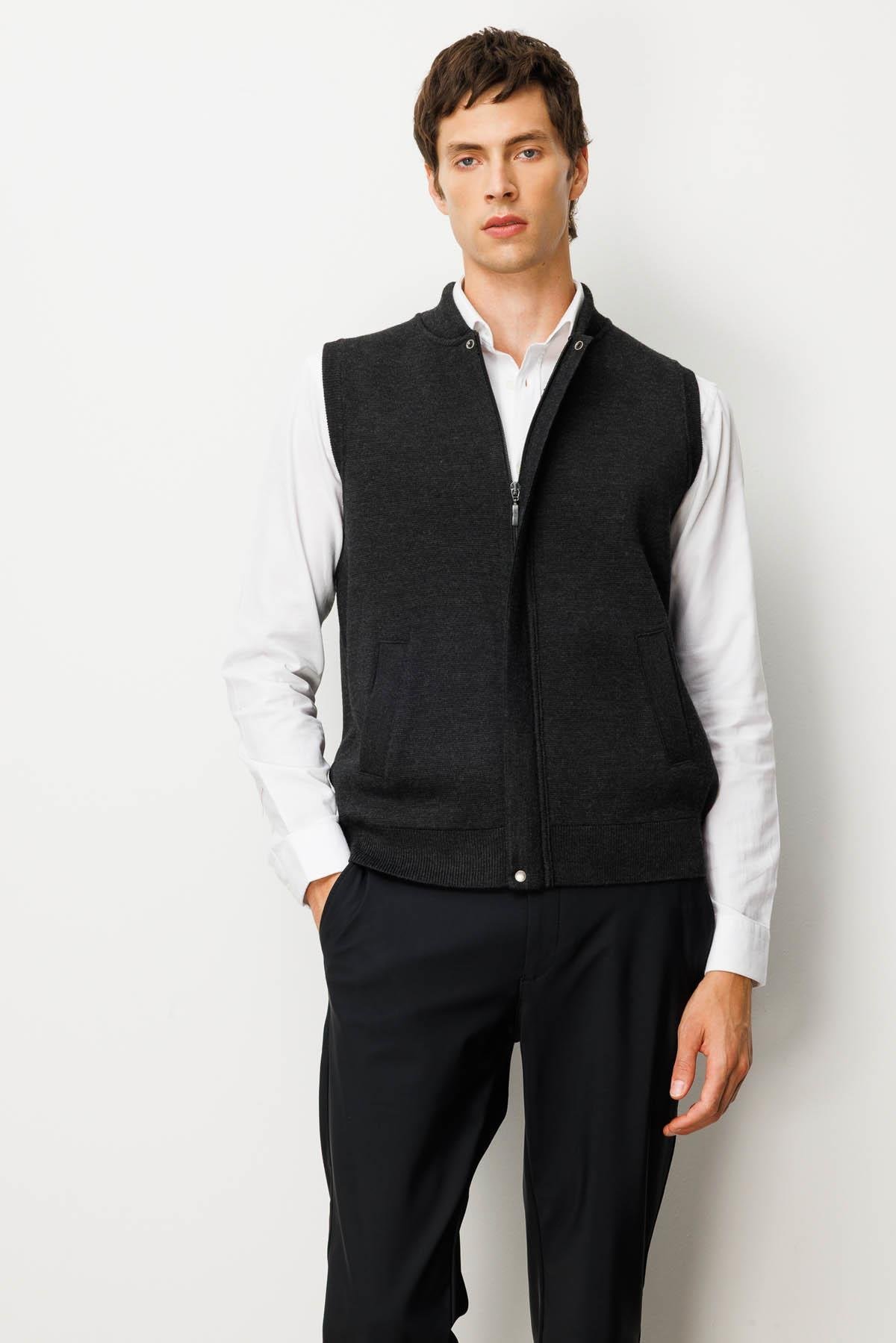 22529Erkek Hakim Yaka Çelik Örgü Yün Yelek K.Füme
