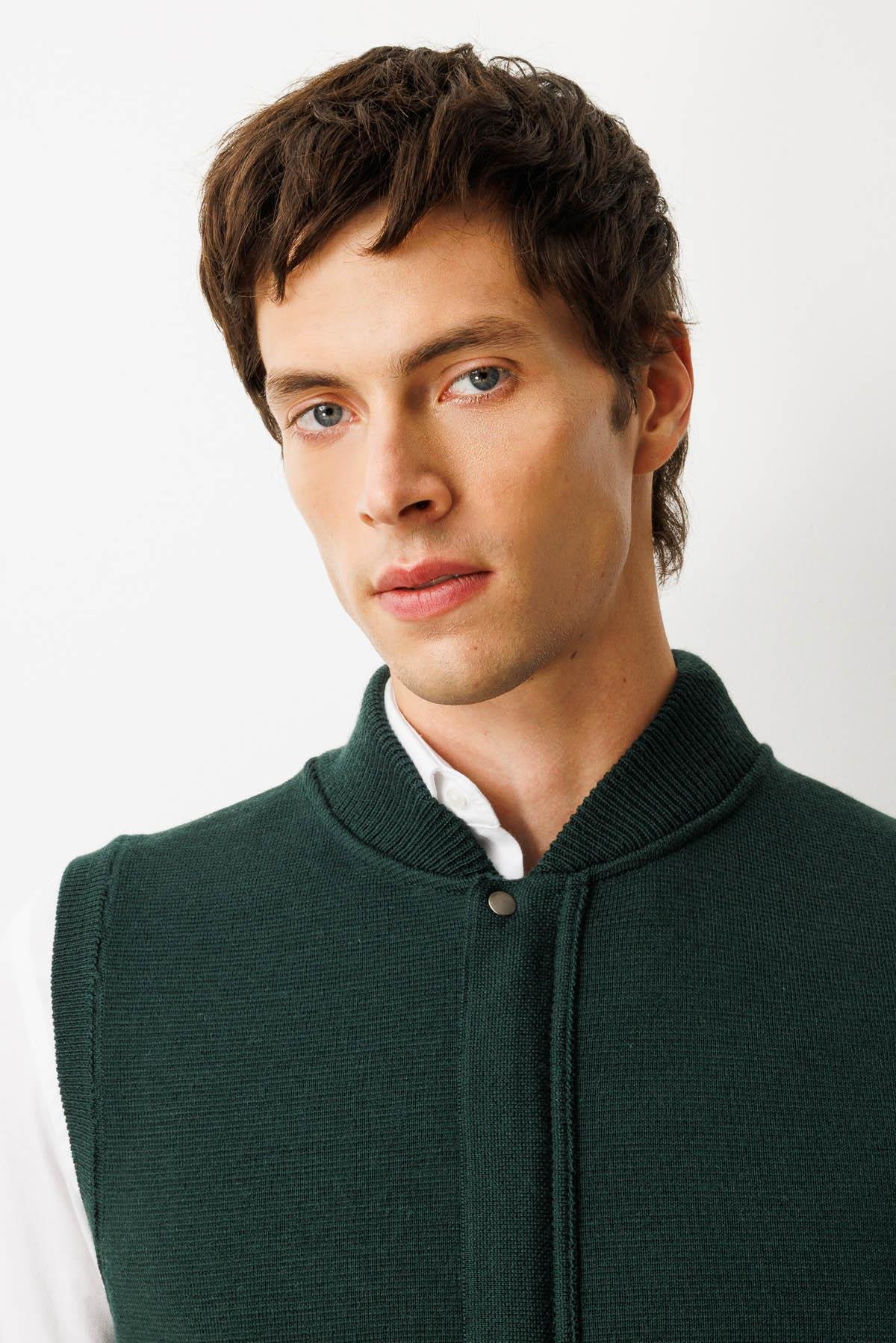 22529Erkek Hakim Yaka Çelik Örgü Yün Yelek Yeşil