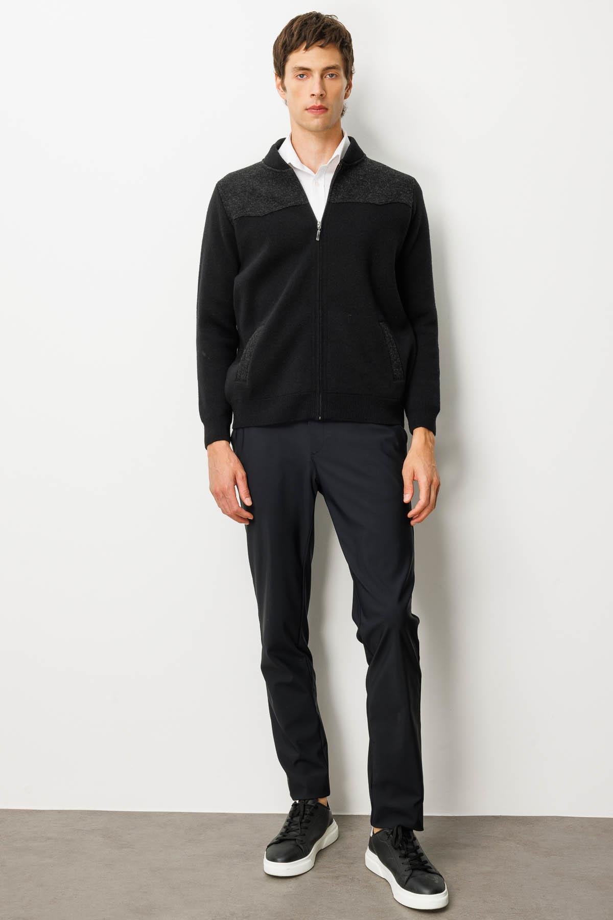 25551Erkek Hakim Yaka Göğsü ve Cebi Keçe Triko Mont Siyah