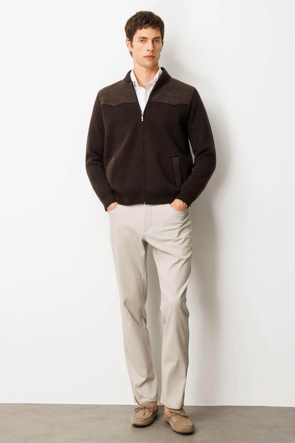 25551Erkek Hakim Yaka Göğsü ve Cebi Keçe Triko Mont K.Kahve