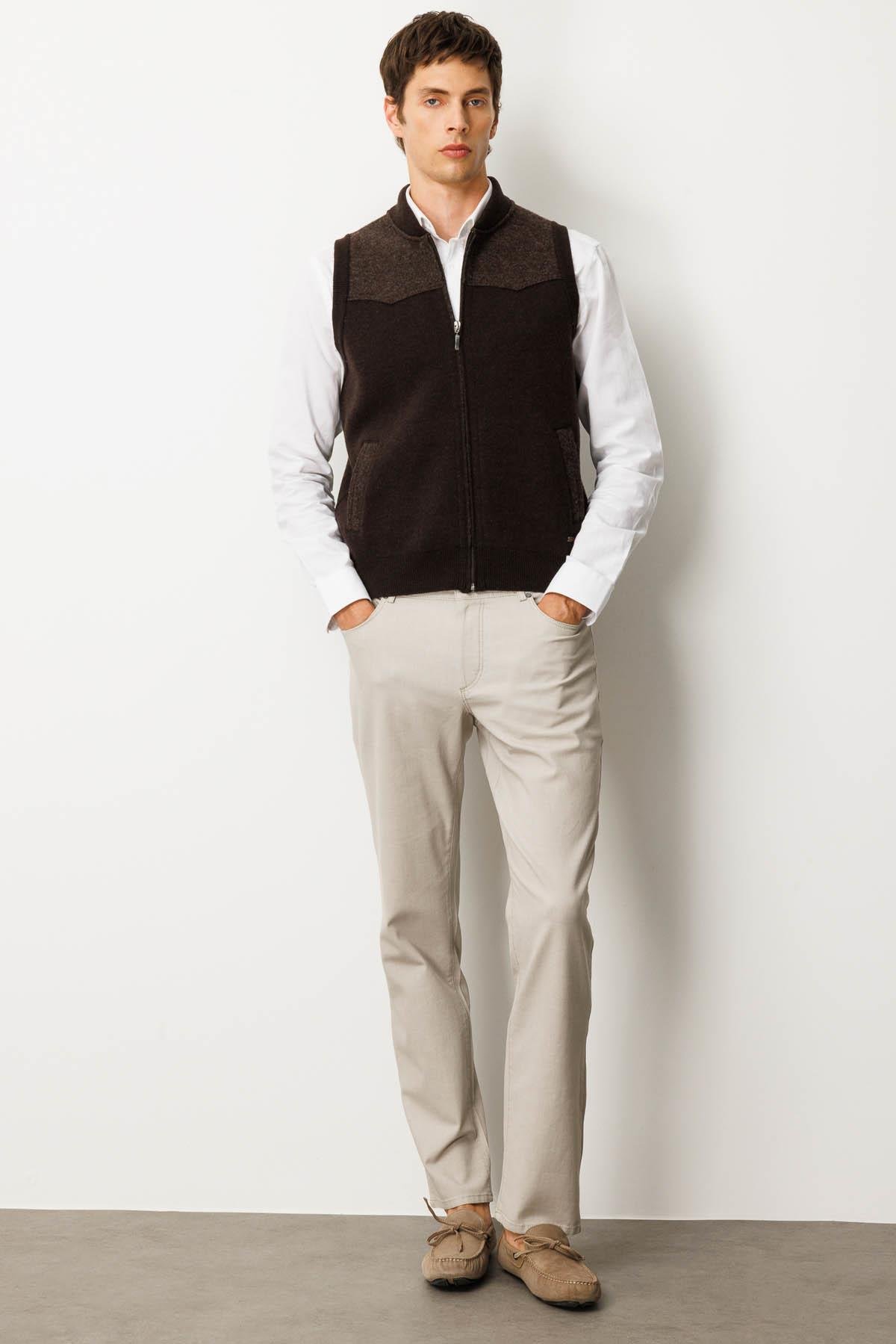 25552Erkek Hakim Yaka Göğsü ve Cebi Keçe Yün Yelek K.Kahve