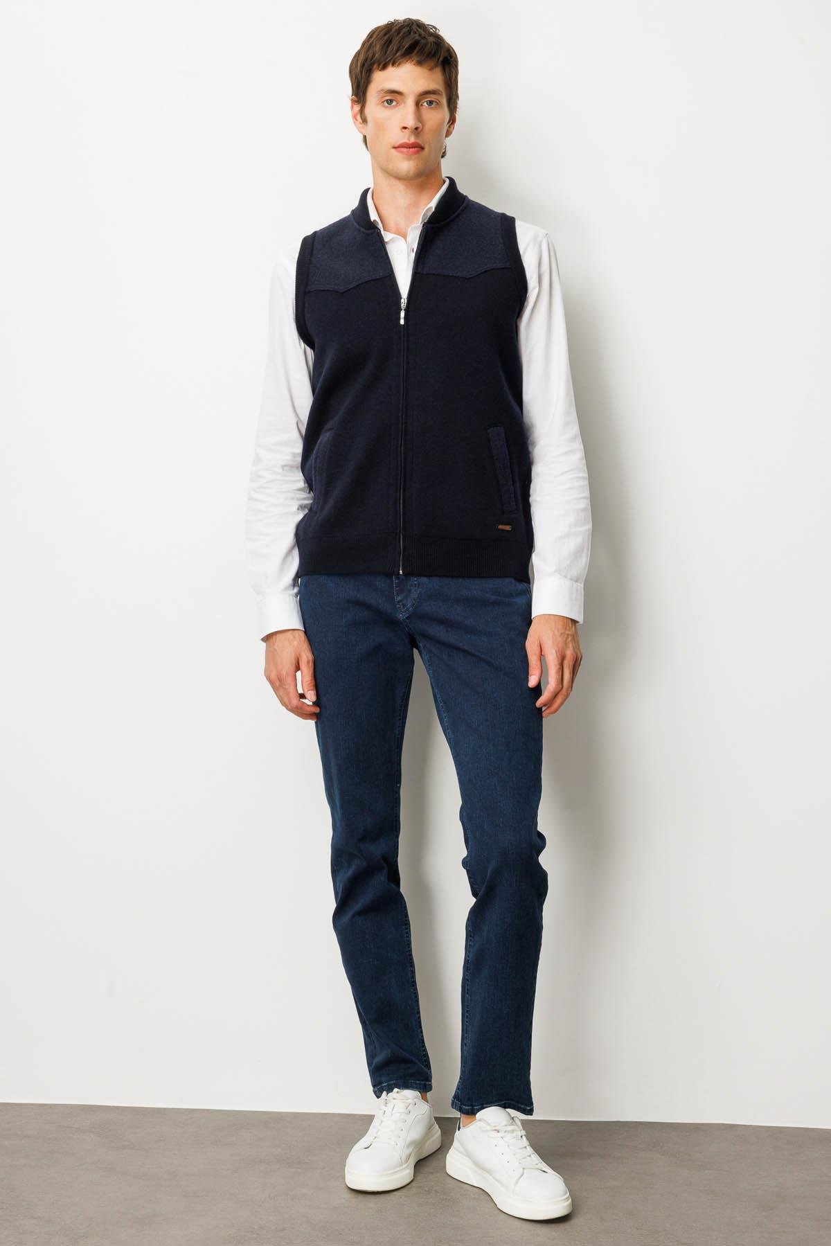 25552Erkek Hakim Yaka Göğsü ve Cebi Keçe Yün Yelek K.Lacivert