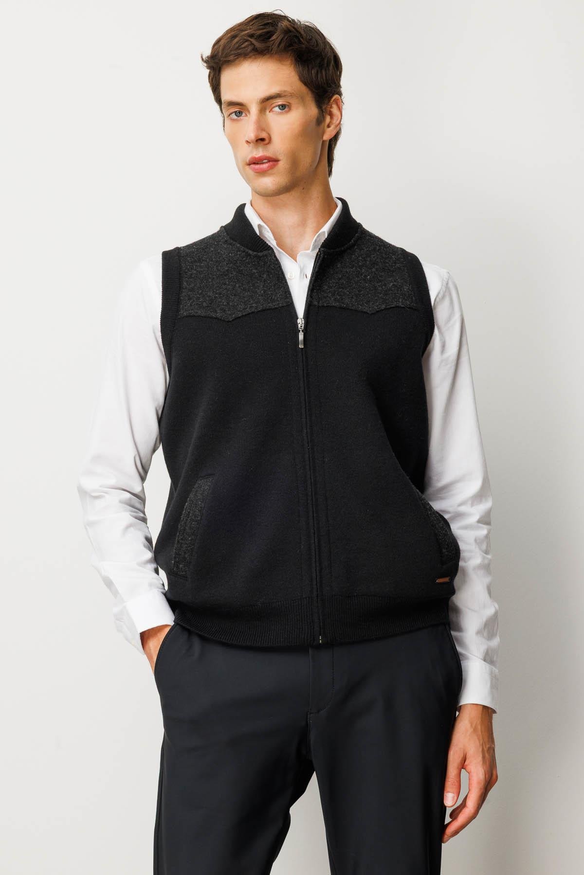 25552Erkek Hakim Yaka Göğsü ve Cebi Keçe Yün Yelek Siyah