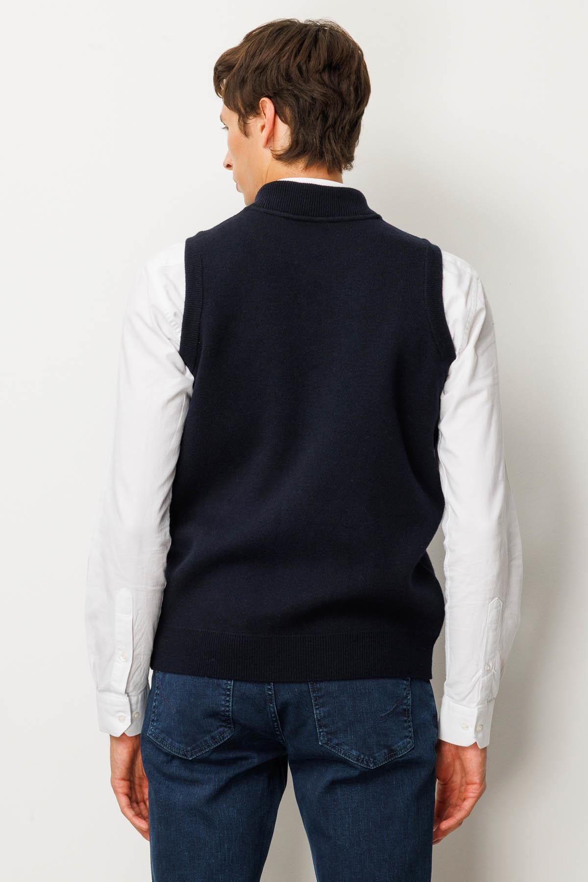 25552Erkek Hakim Yaka Göğsü ve Cebi Keçe Yün Yelek K.Lacivert