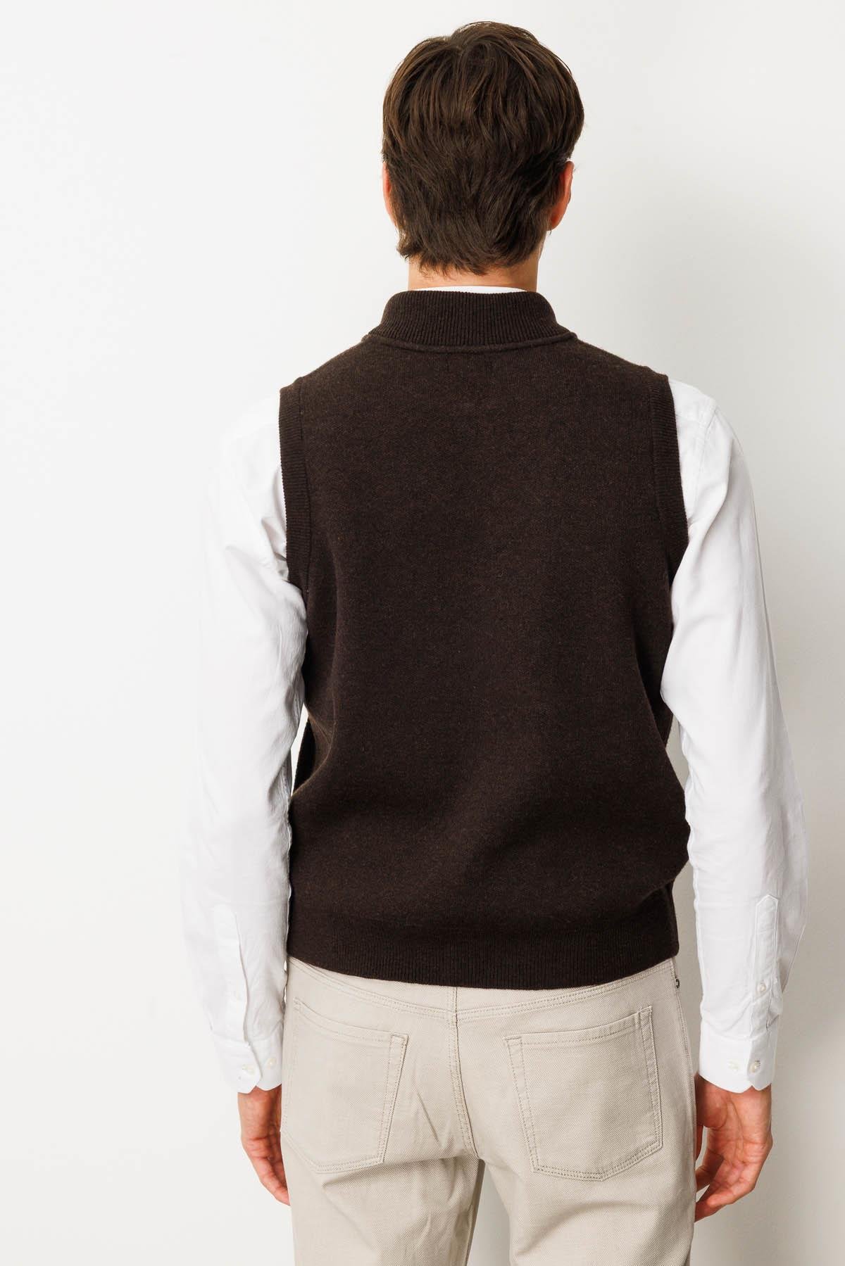 25552Erkek Hakim Yaka Göğsü ve Cebi Keçe Yün Yelek K.Kahve