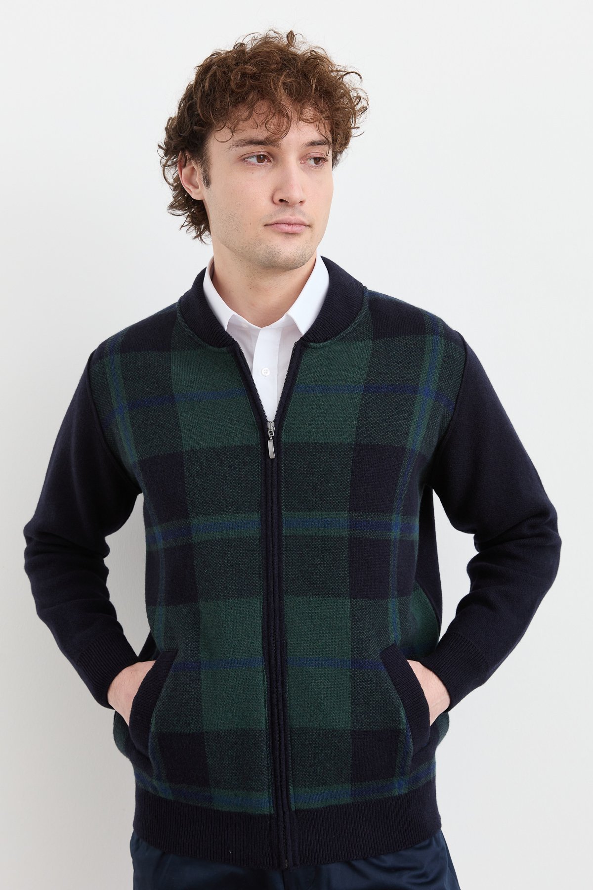 22552Erkek Hakim Yaka Kareli Pike Dokuma Mont K.Lacivert