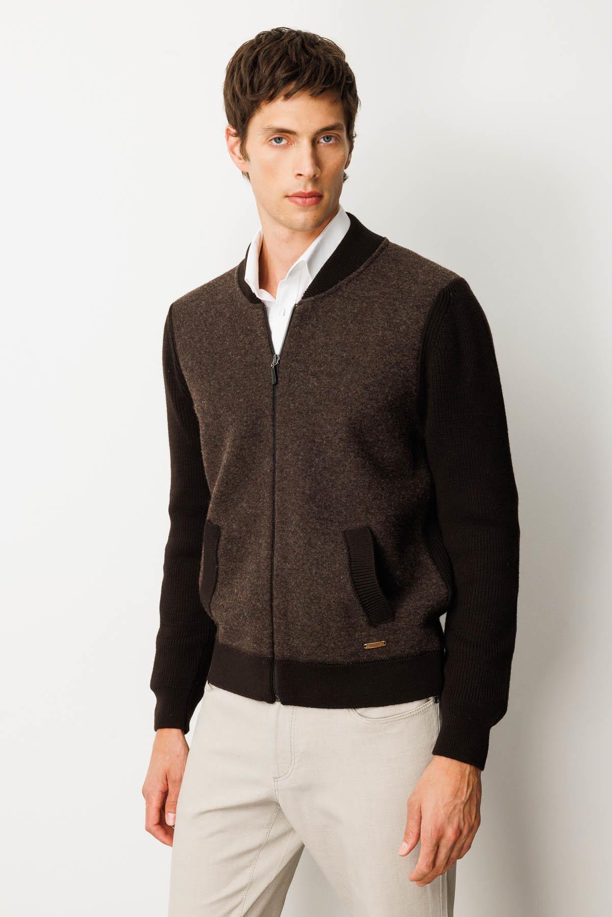 25550Erkek Hakim Yaka Önü Keçe Triko Mont K.Kahve