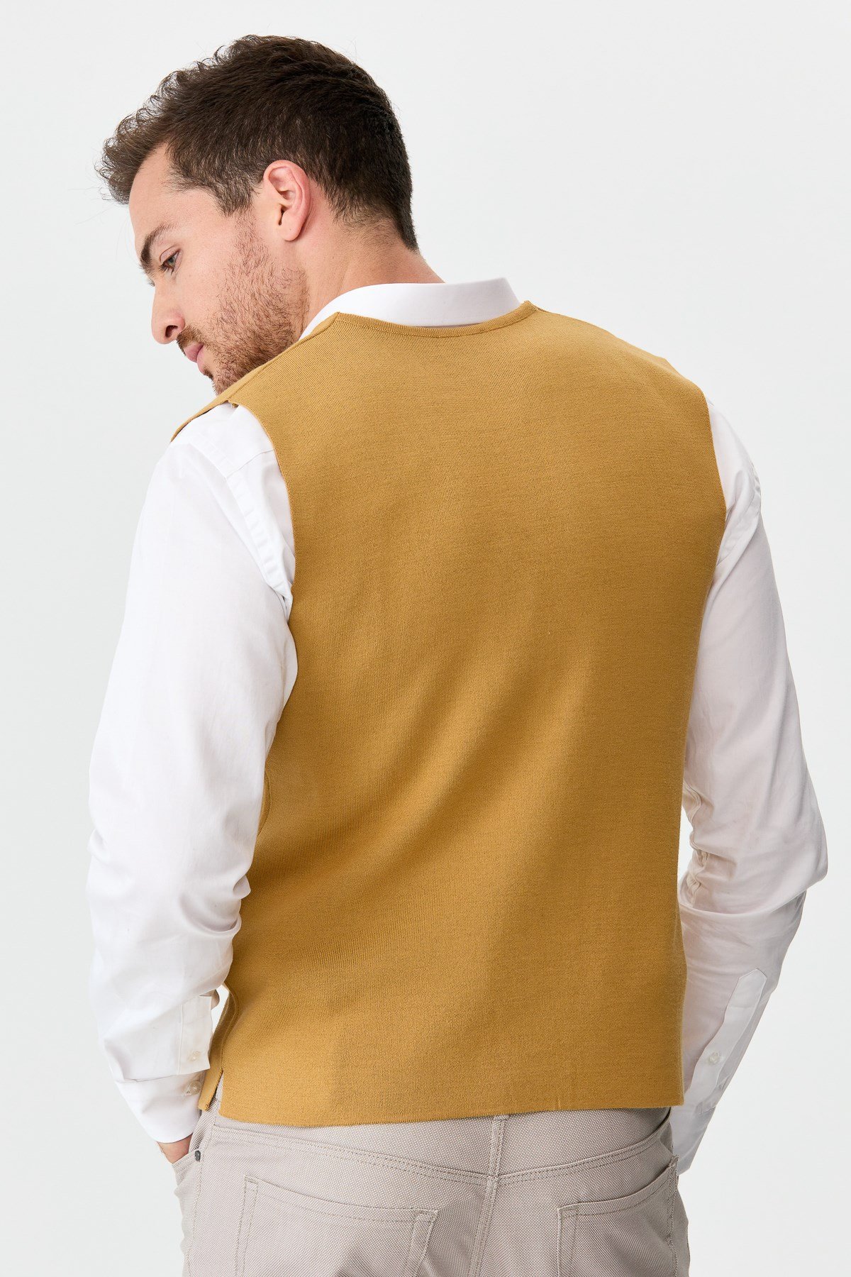 22511Erkek İnce Triko Düz Yelek A.Camel
